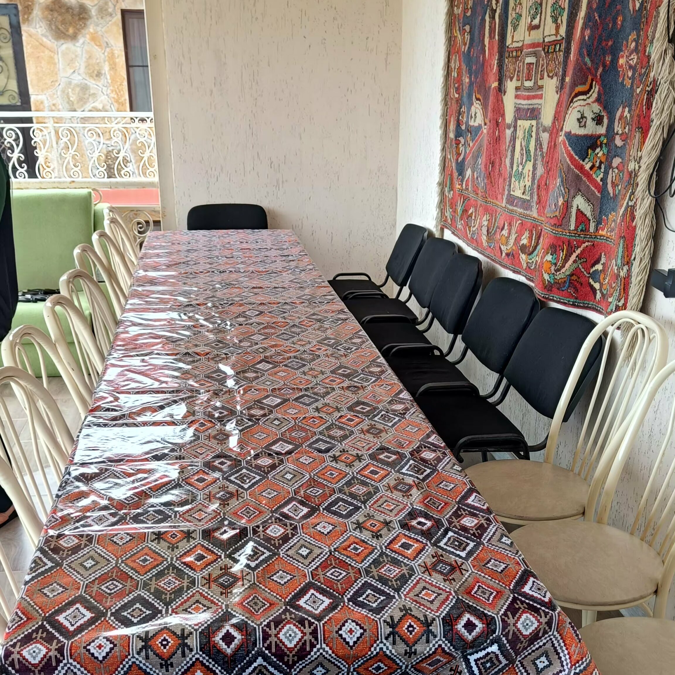 Комната в двухкомнатном номере с двуспальной кроватью и общим санузлом