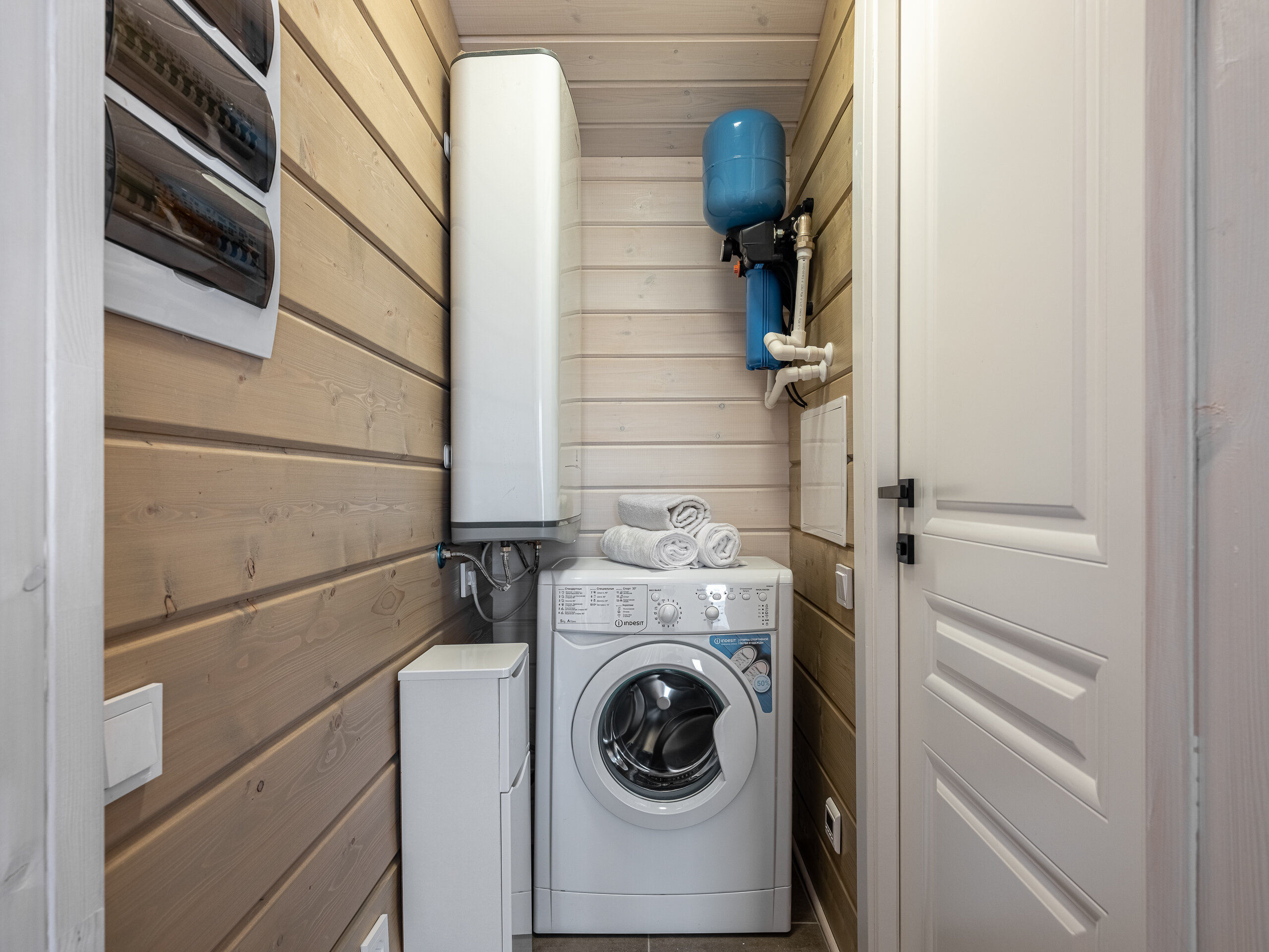 Дом с баней у леса