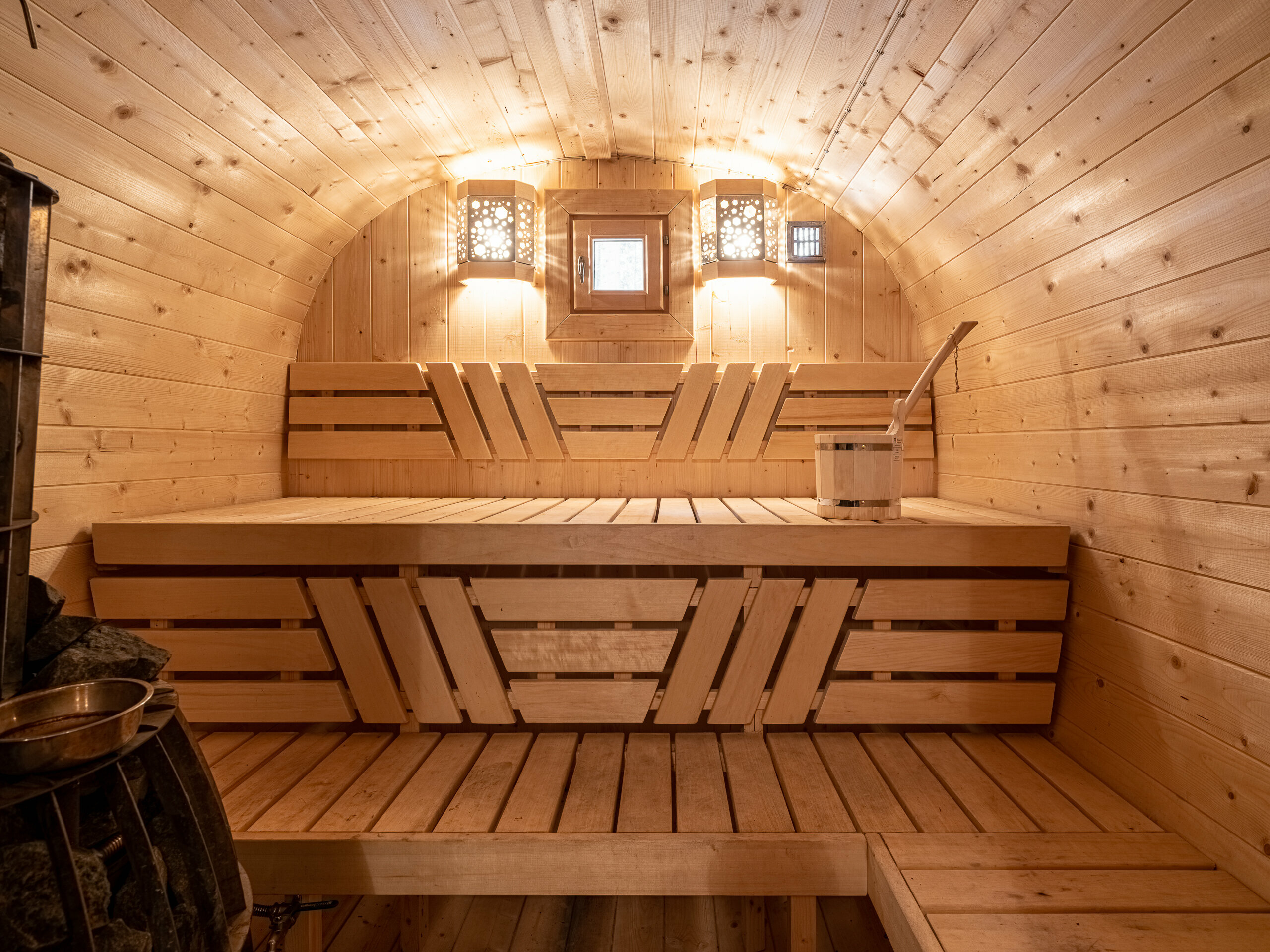 Дом с баней у леса