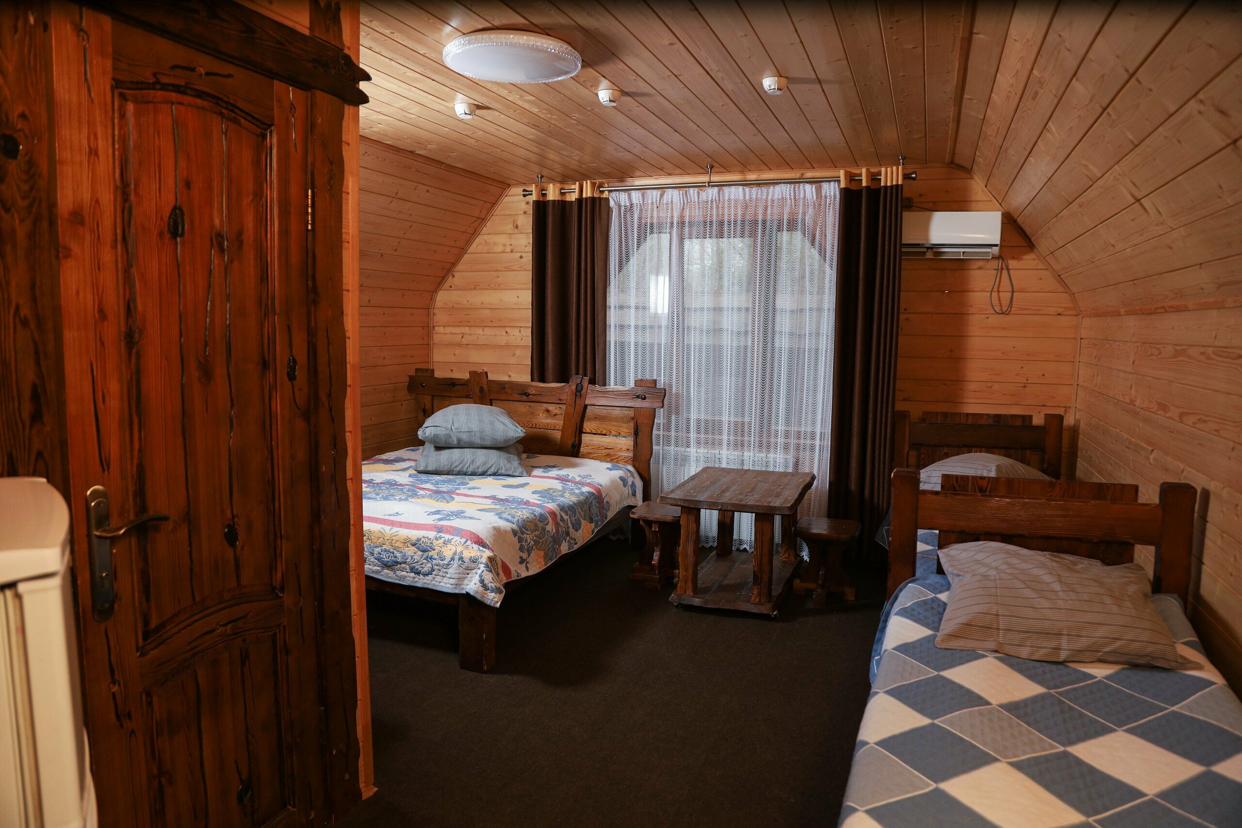 4-х местн. номер в домике у бассейна № 12,№14,№16,№18,№20