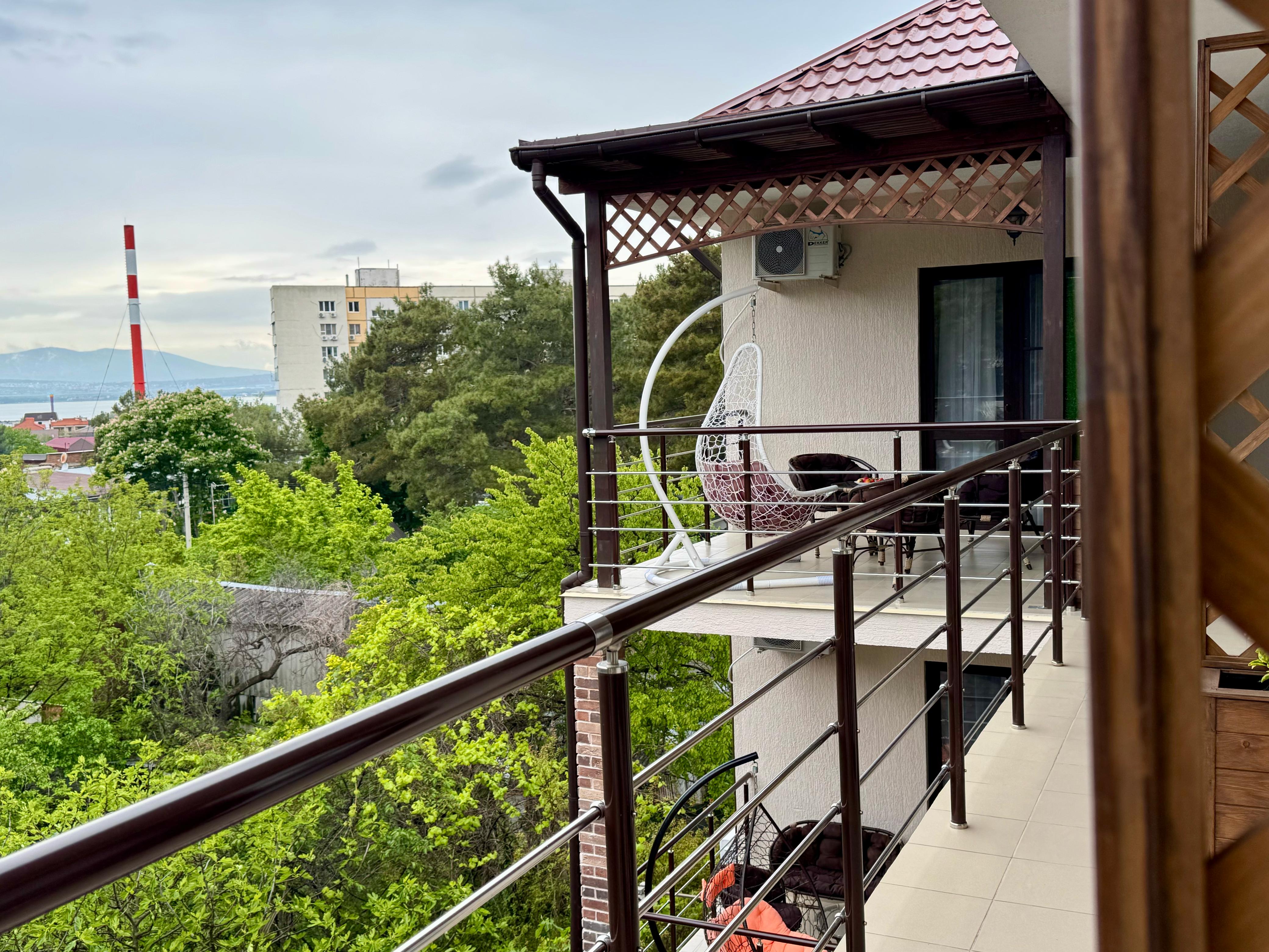 Двухместный с общим балконом и креслом-кроватью