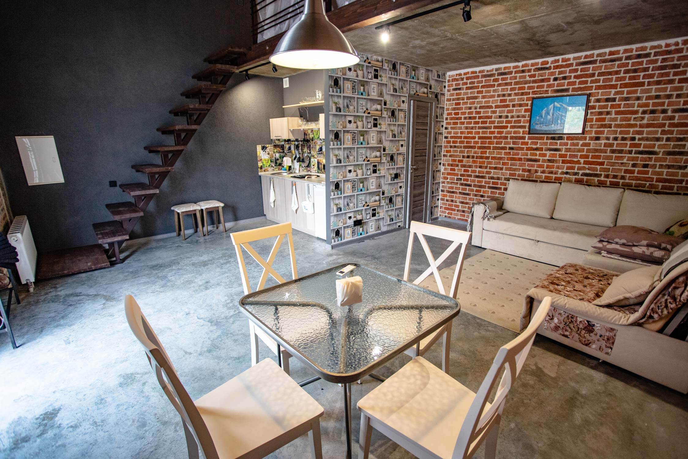 Двухэтажный дизайнерский лофт