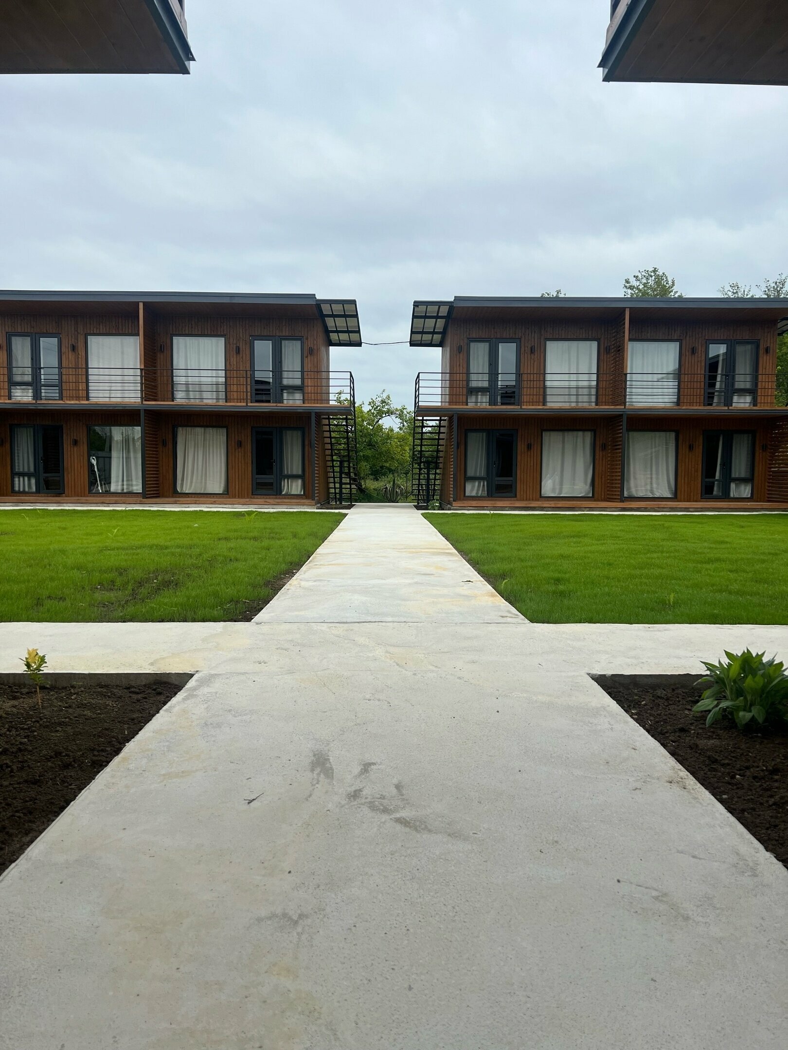 Двухместный номер с двуспальной кроватью и дополнительной кроватью