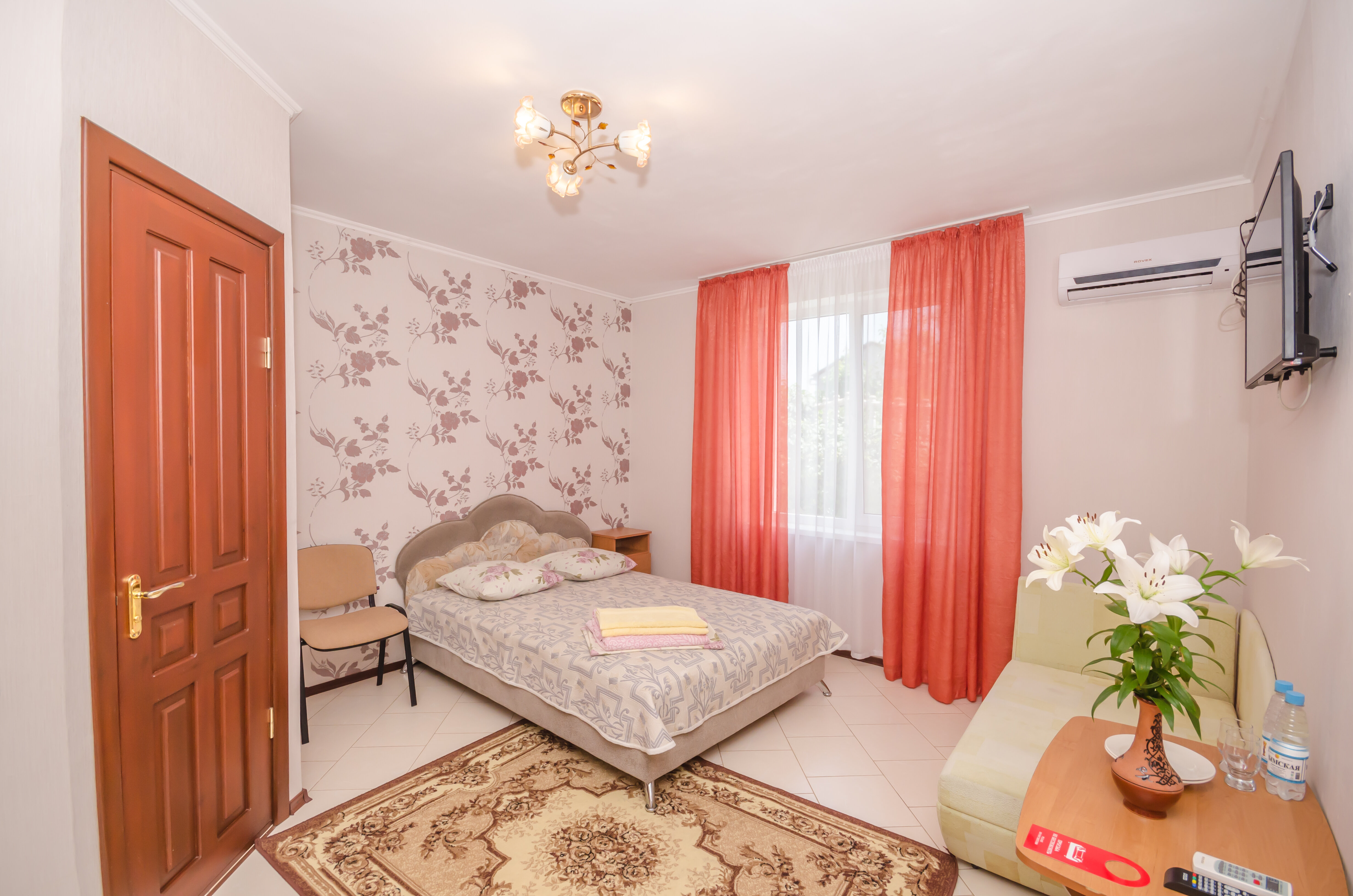 Двухместный Стандарт с двуспальной кроватью и дополнительным местом