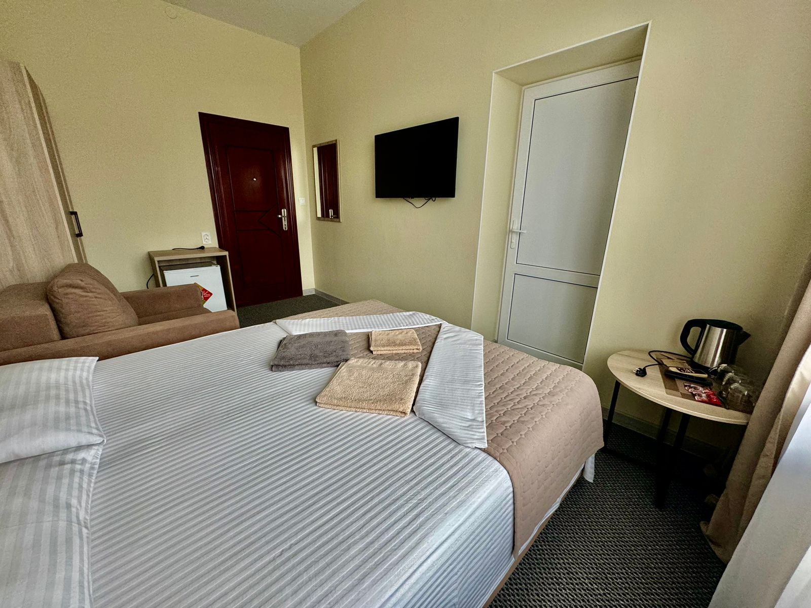 Трехместный номер с балконом