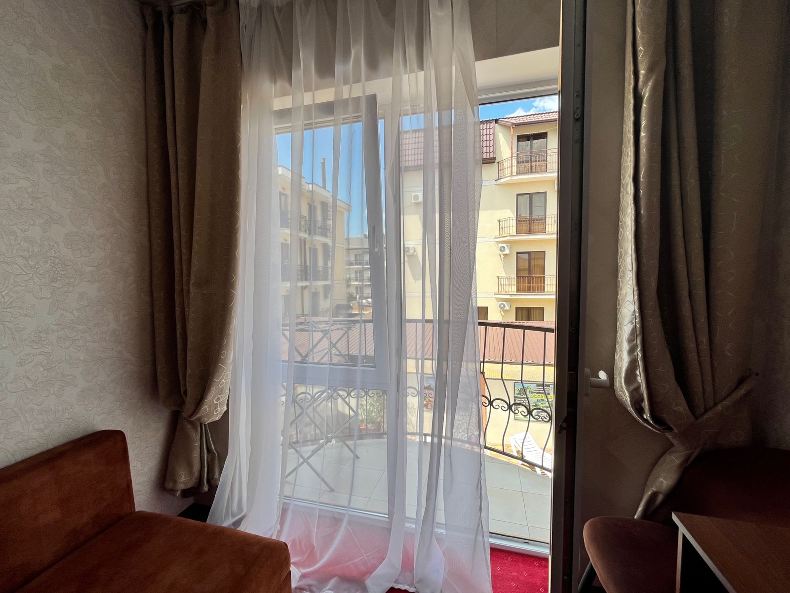 Двухкомнатный с кухней