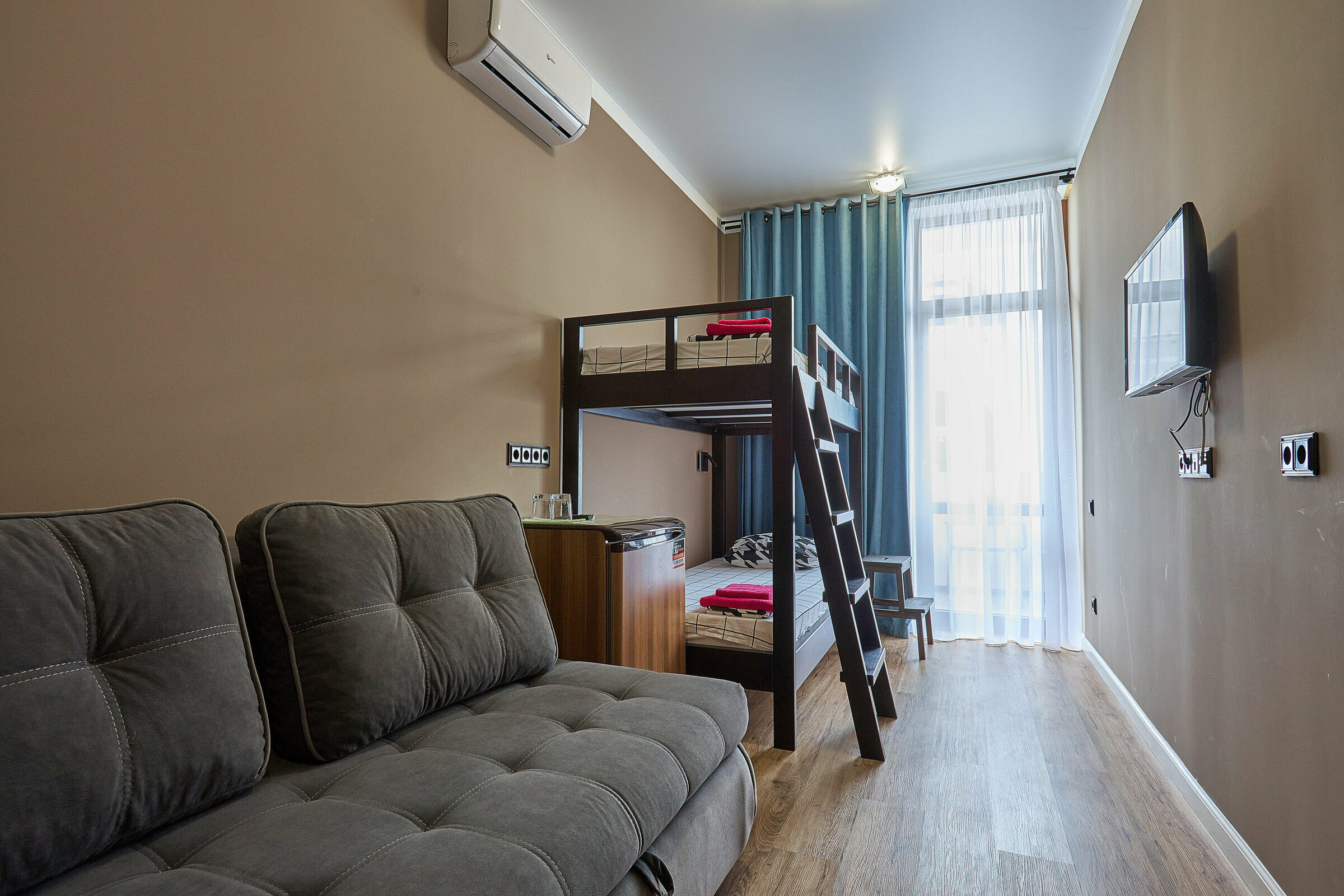 Однокомнатный номер в блоке из двух номеров с общей ванной комнатой