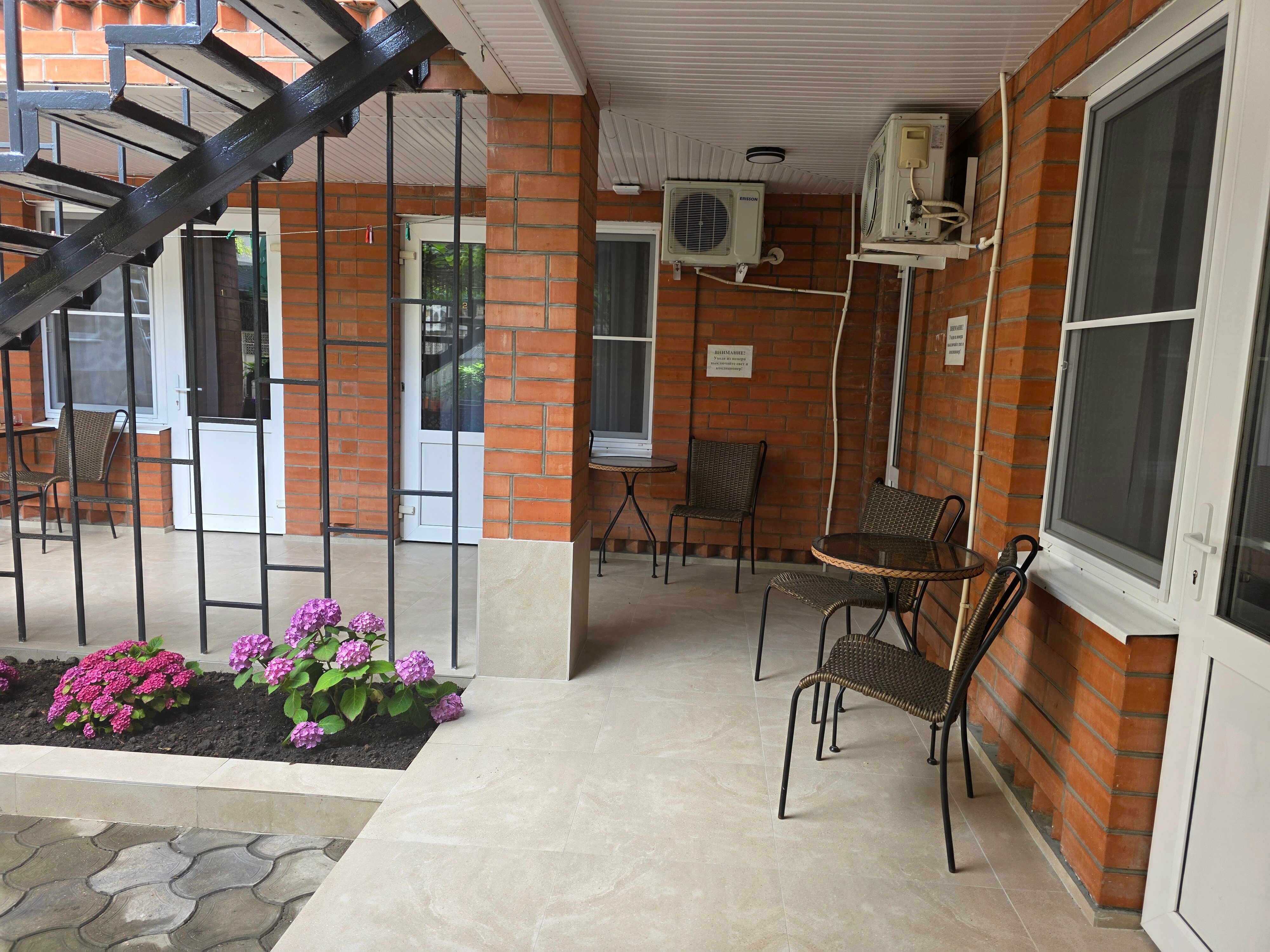 «НЕБО» ТРЕХМЕСТНЫЙ КОМФОРТНЫЙ  НОМЕР С КРОВАТЯМИ TWIN/DBL И ОДНОСПАЛЬНЫМ ДИВАНОМ