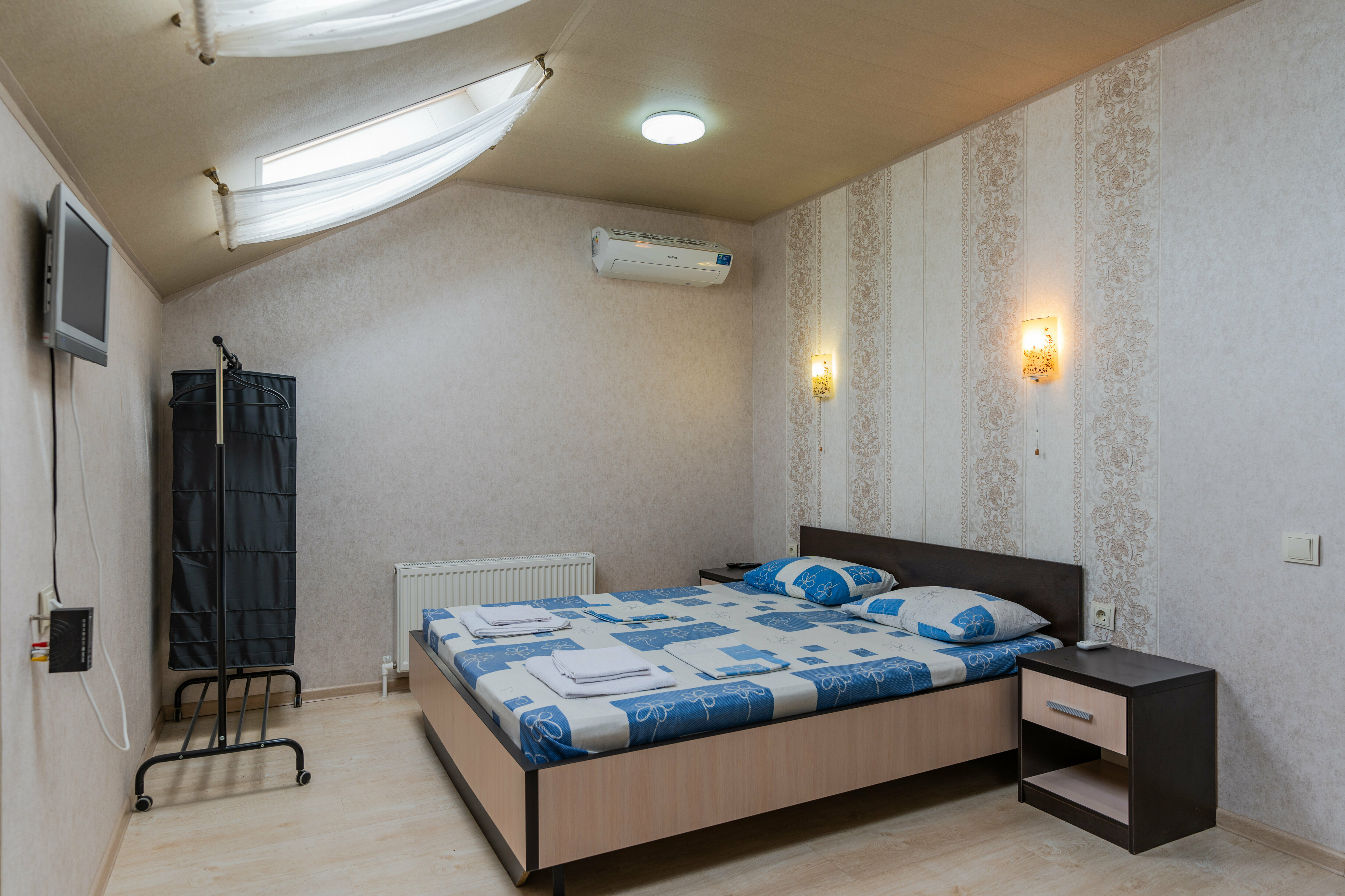 Трехместный номер «Комфорт» с душем