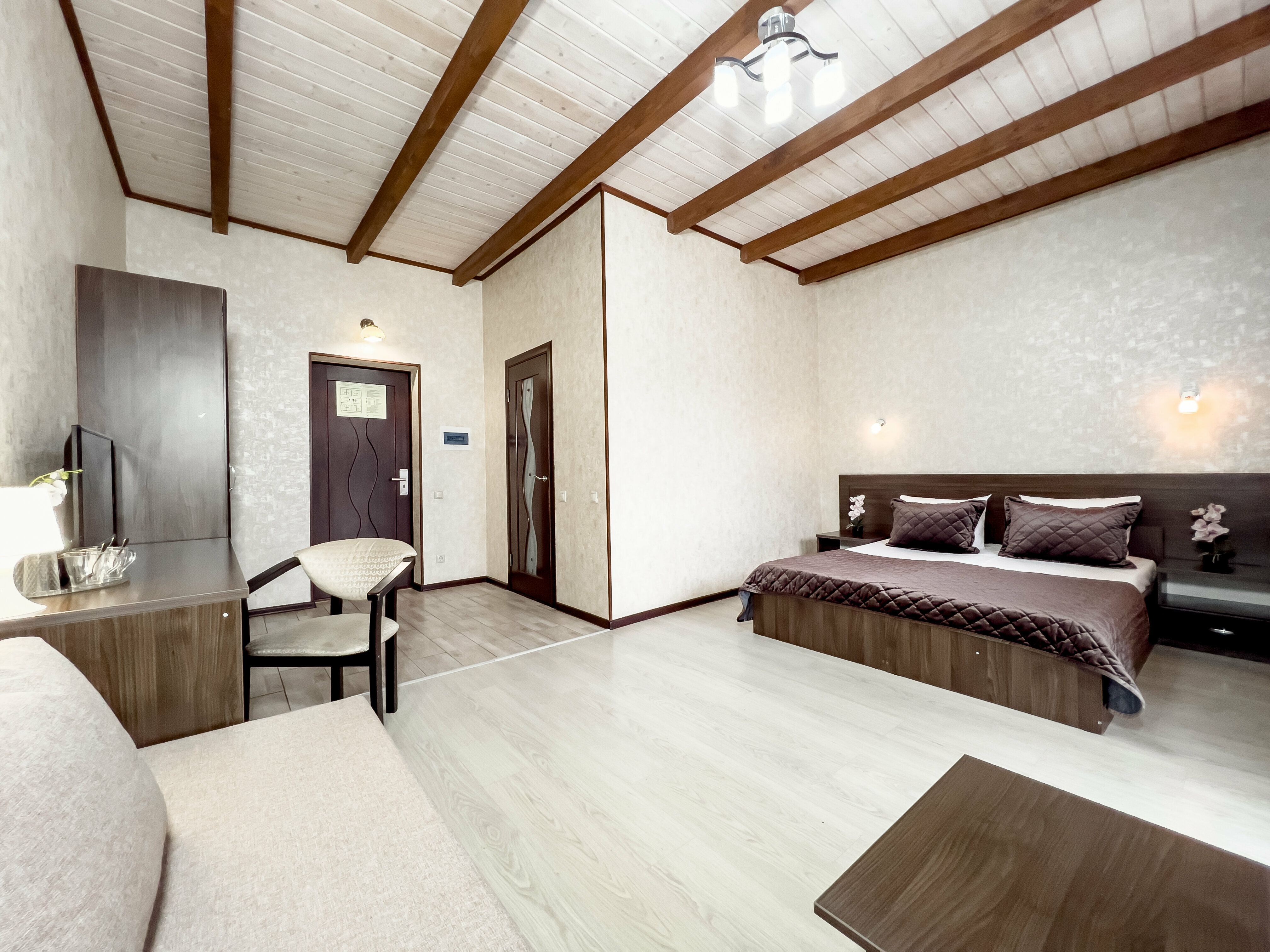 ДЕЛЮКС с балконом и видом на горы