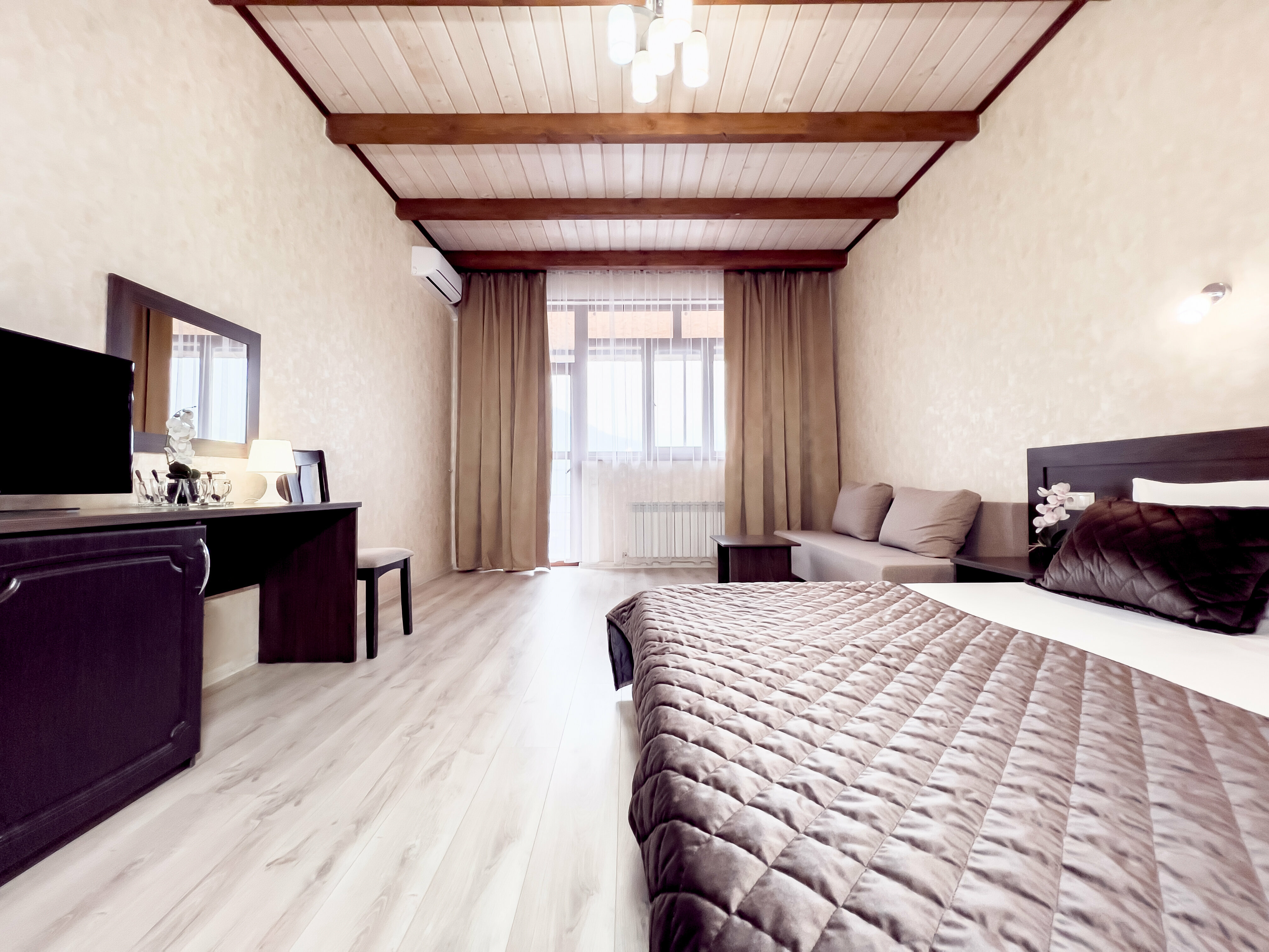 ЛЮКС с видом на горы и балконом