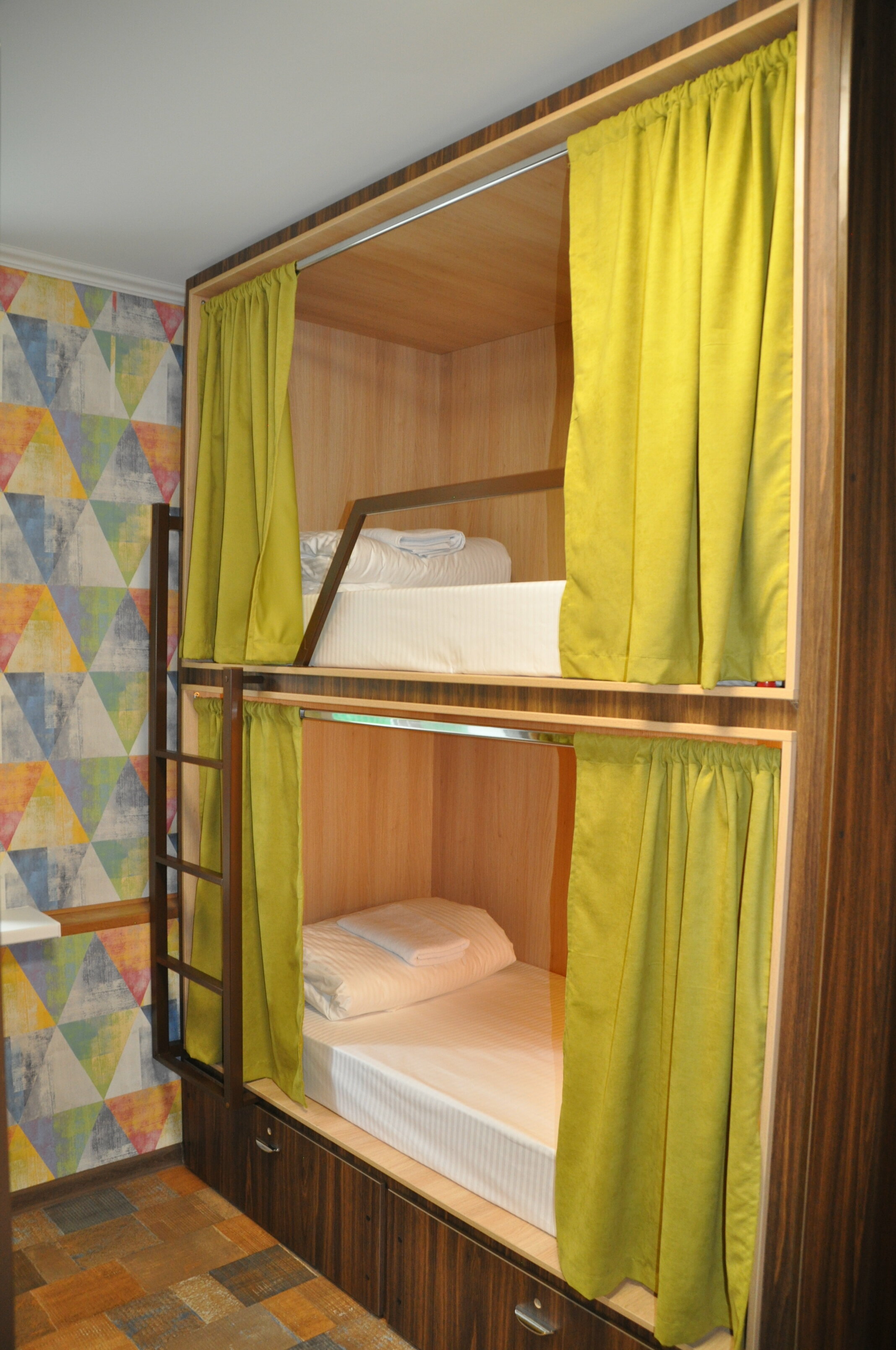 №10 Мужской 6- местный