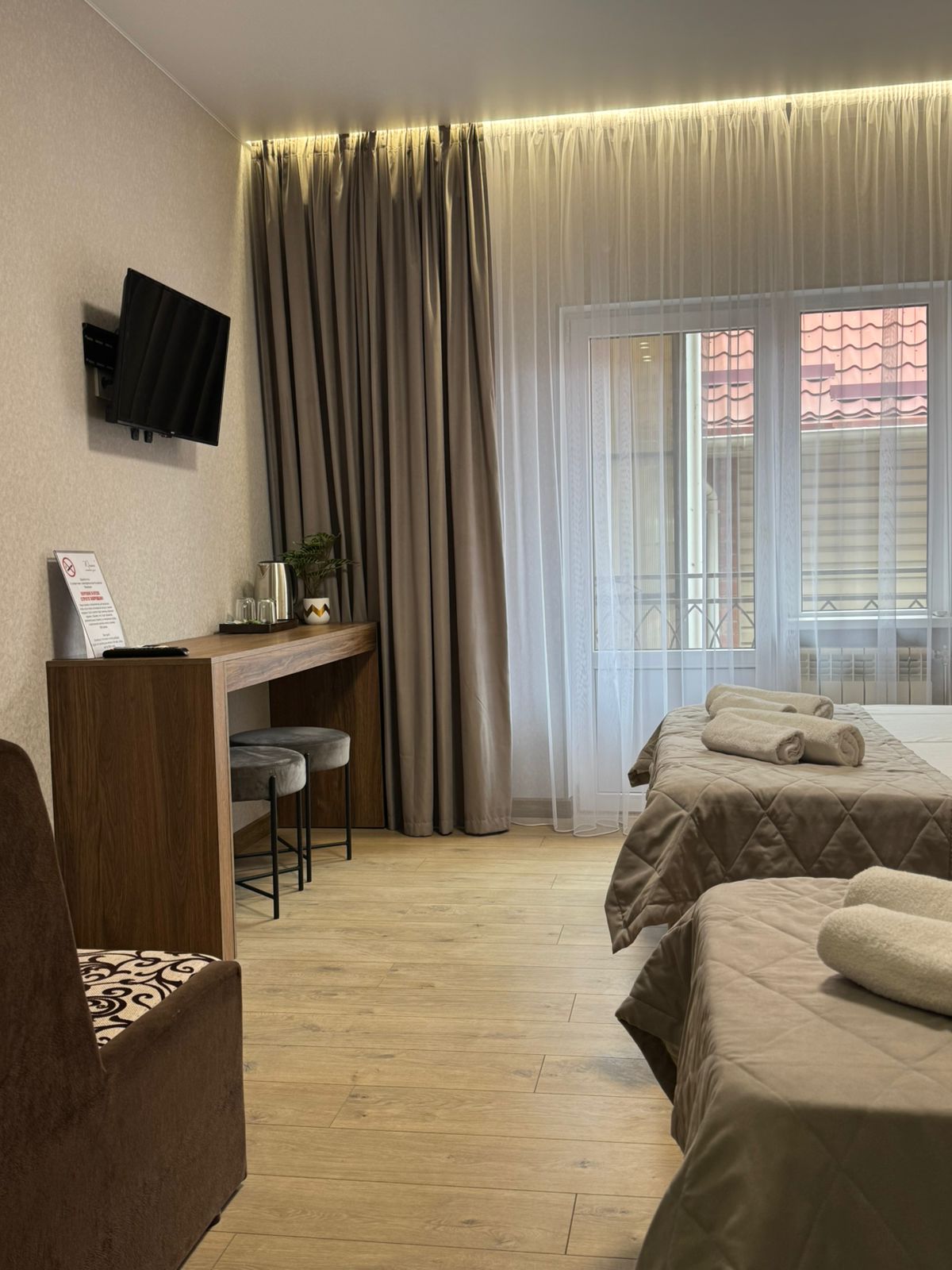 (№39) 3-х местный с балконом, двуспальная и  односпальная кровати , третий этаж