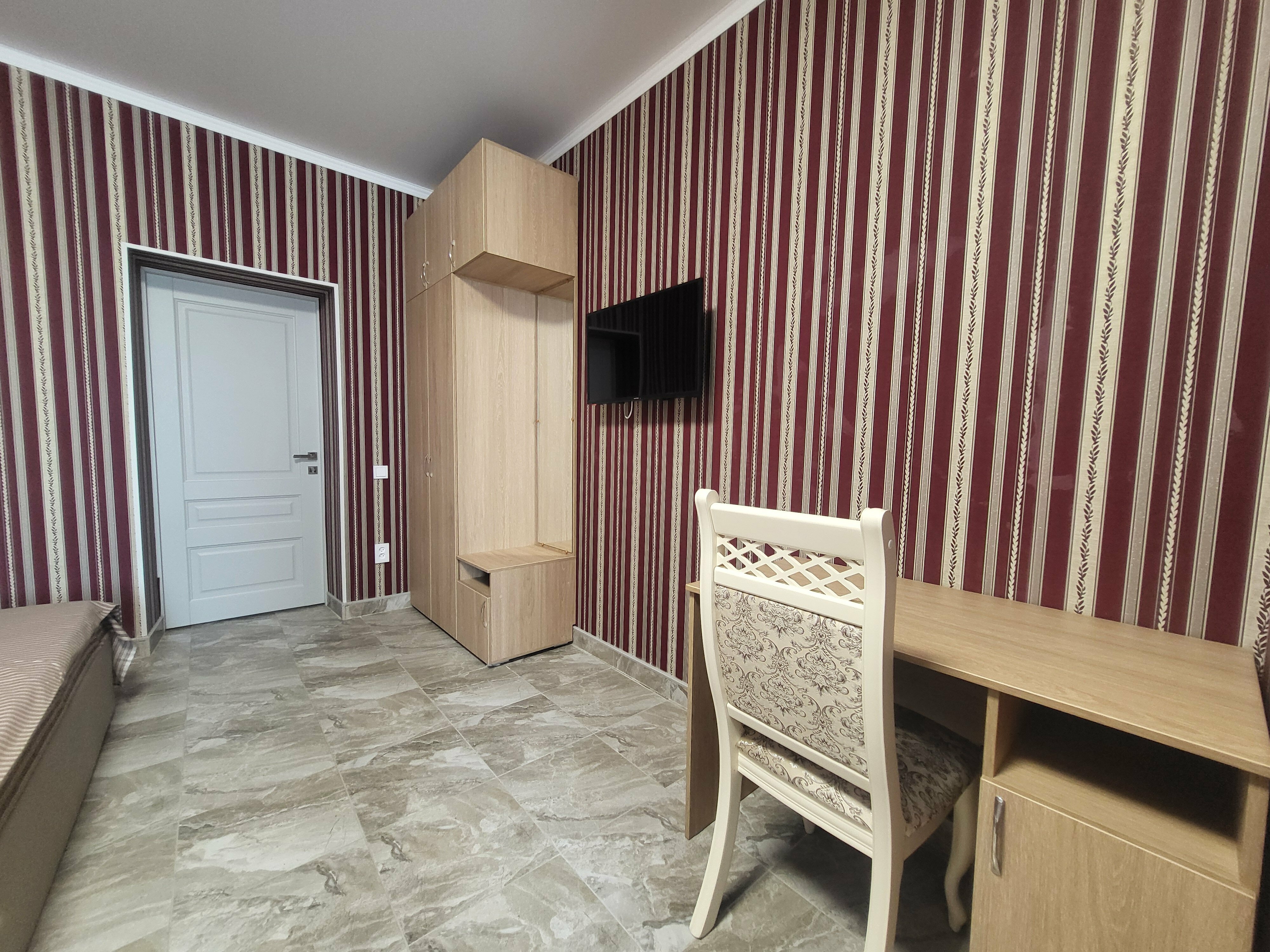 Трехместный номер «Комфорт» с душем