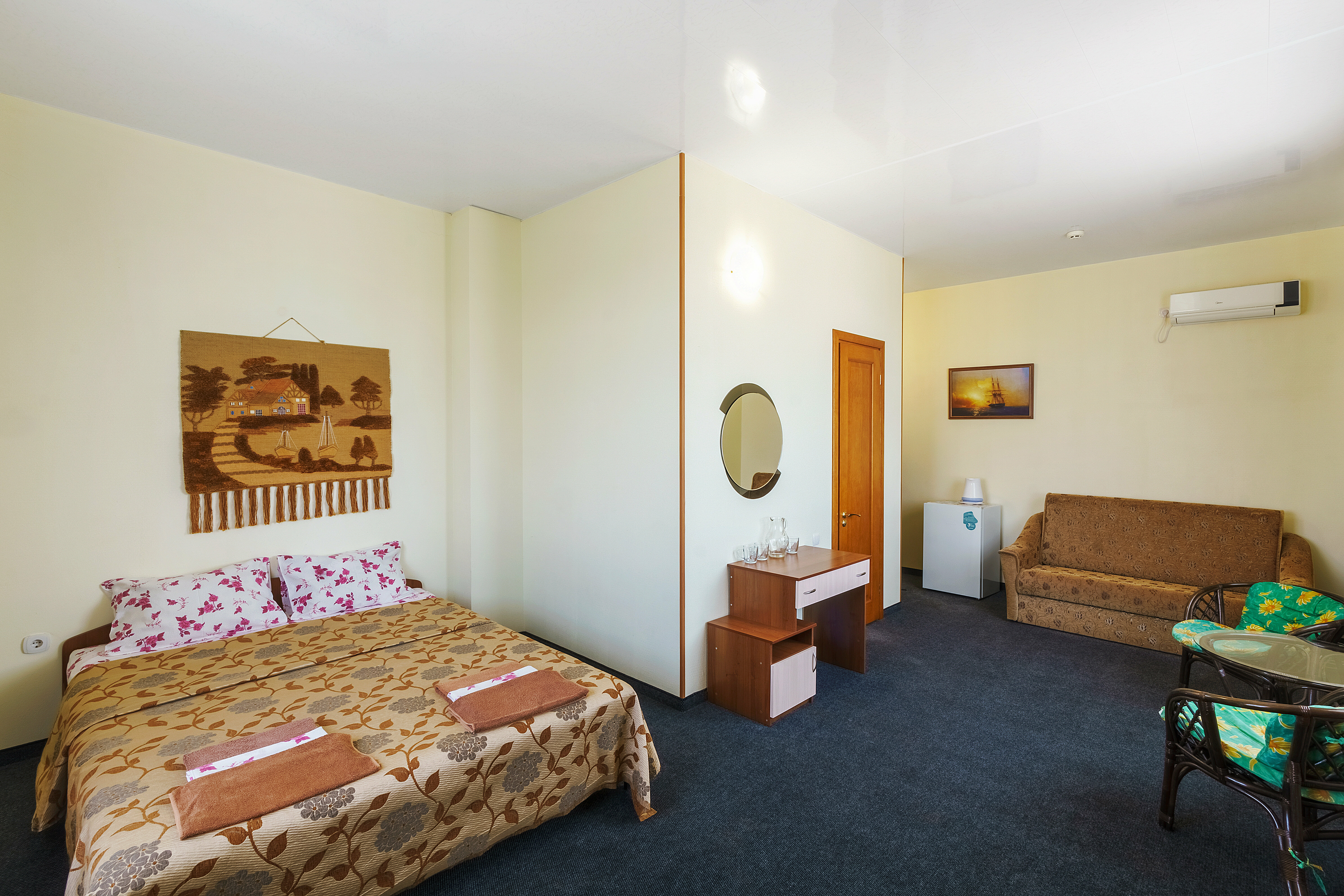 Четырехместный номер с балконом