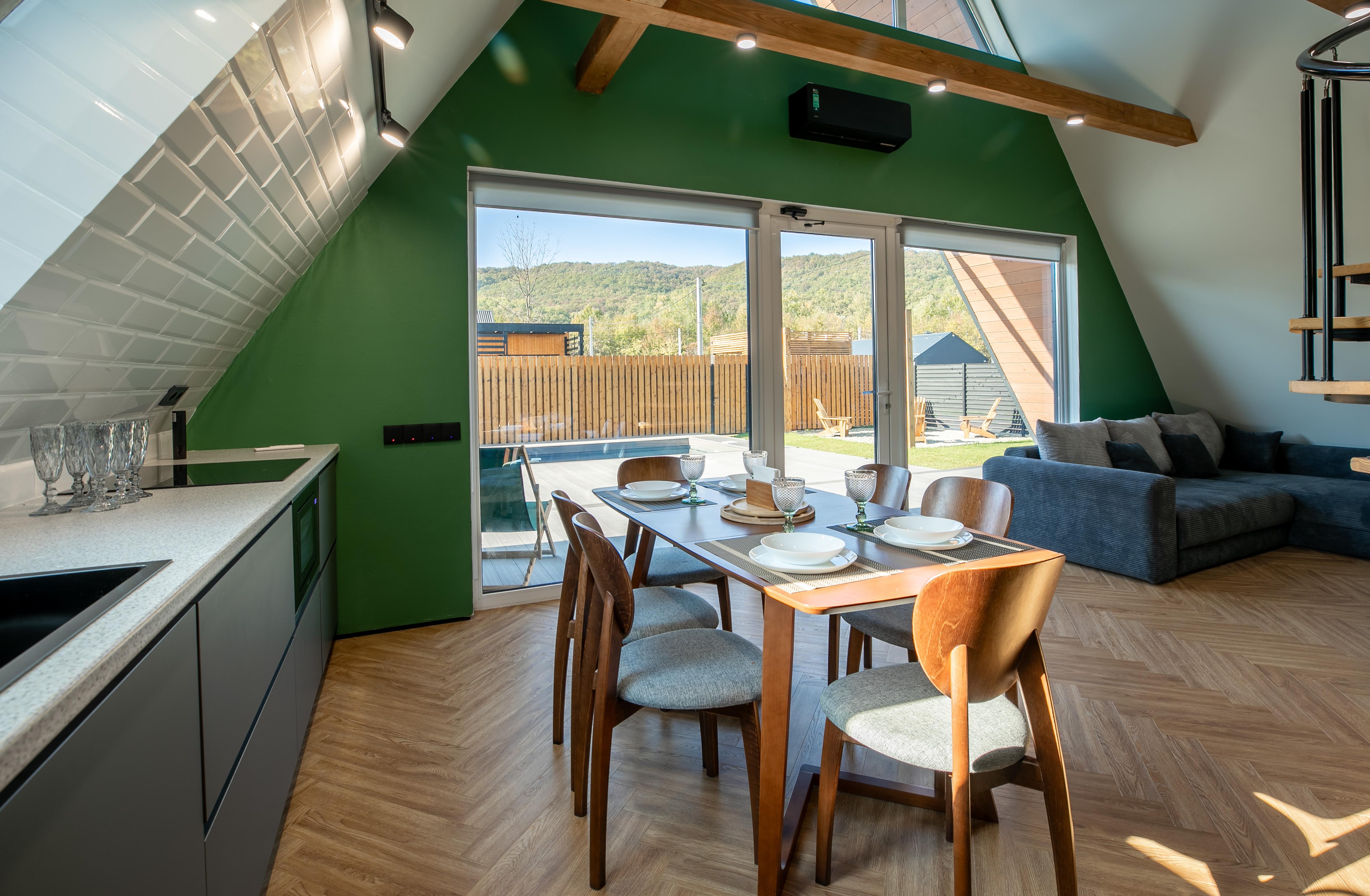 Дом A-Frame с подогреваемым бассейном