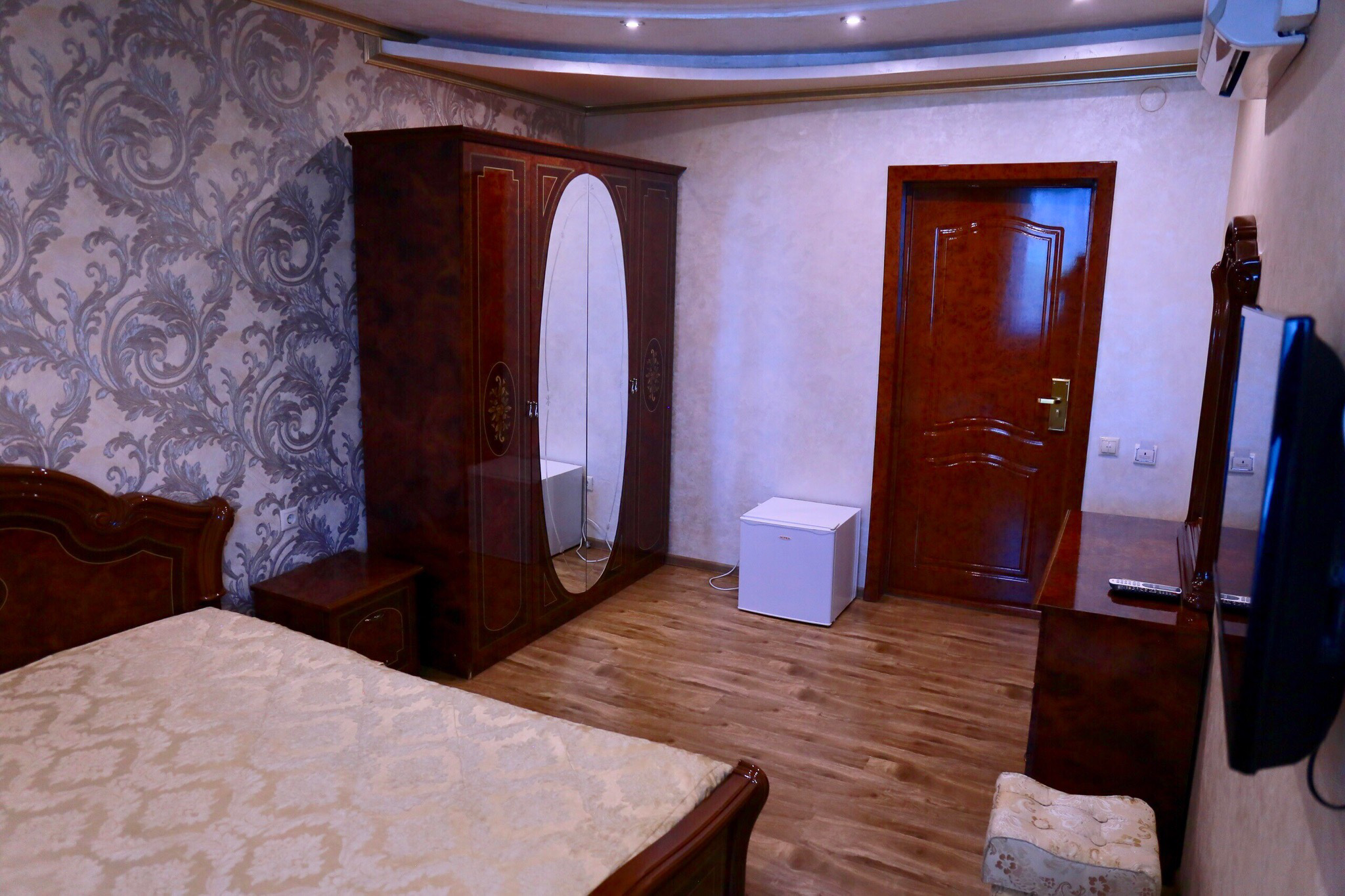 Двухместная комната (общий душ и туалет на этаже)