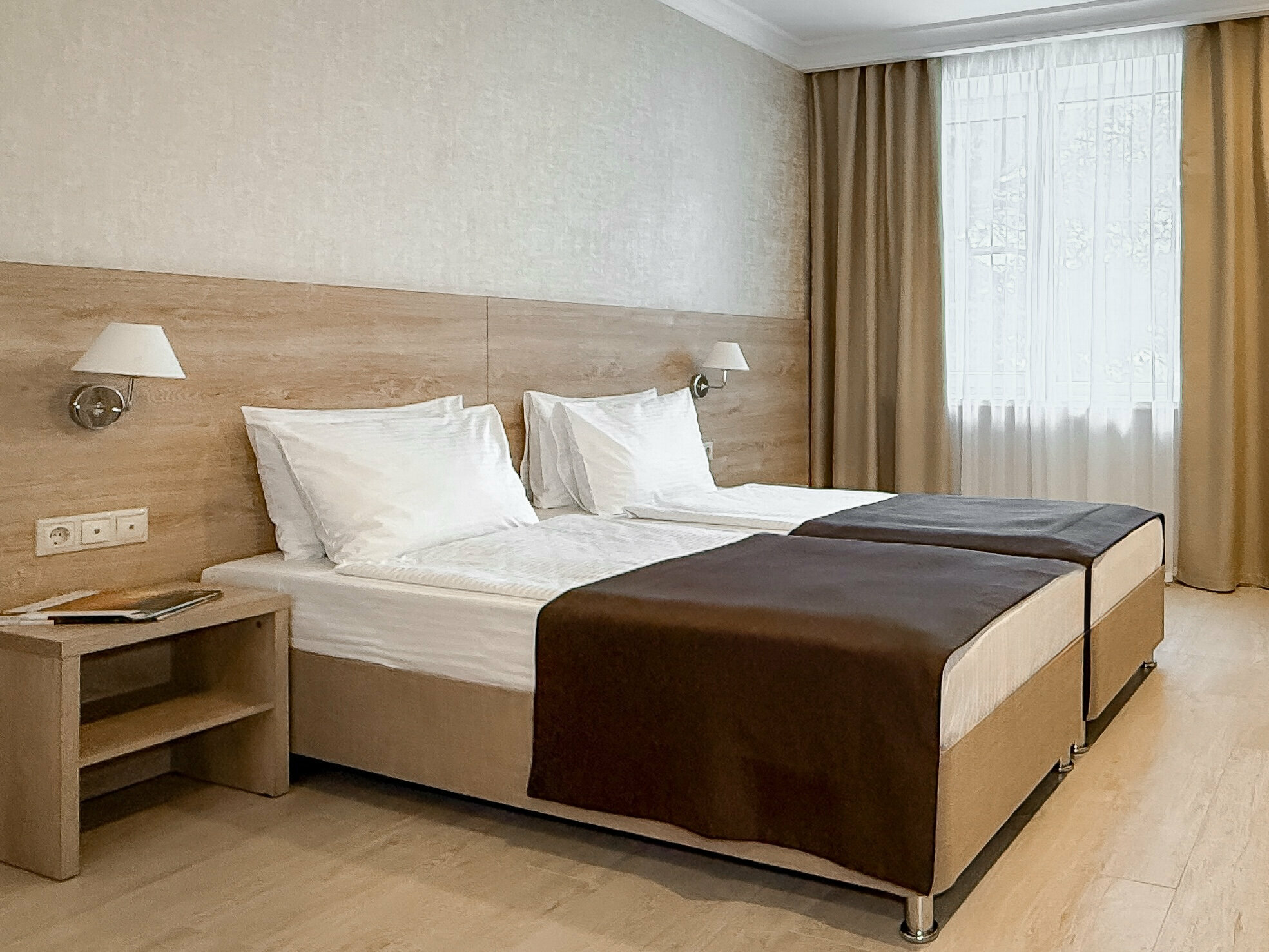 Трёхместный с 2 отдельными кроватями и дополнительным местом стандарт