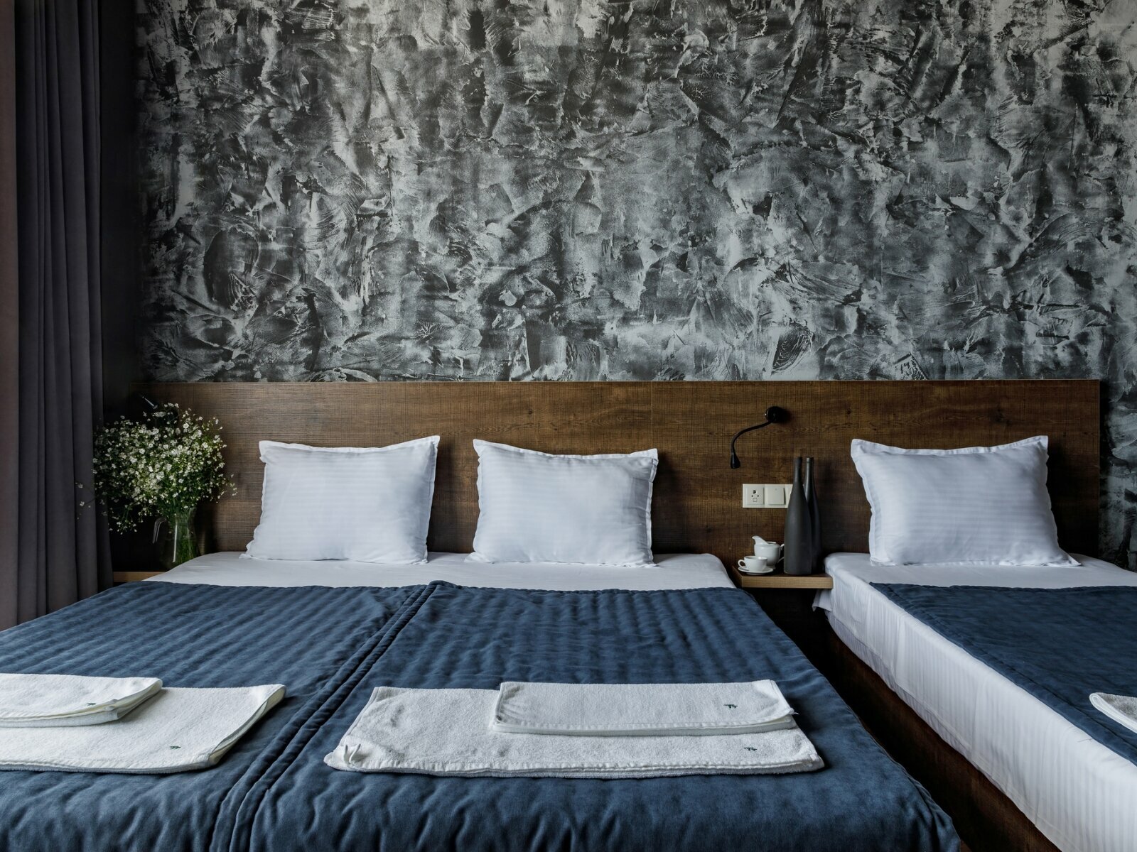 Трехместный номер с балконом