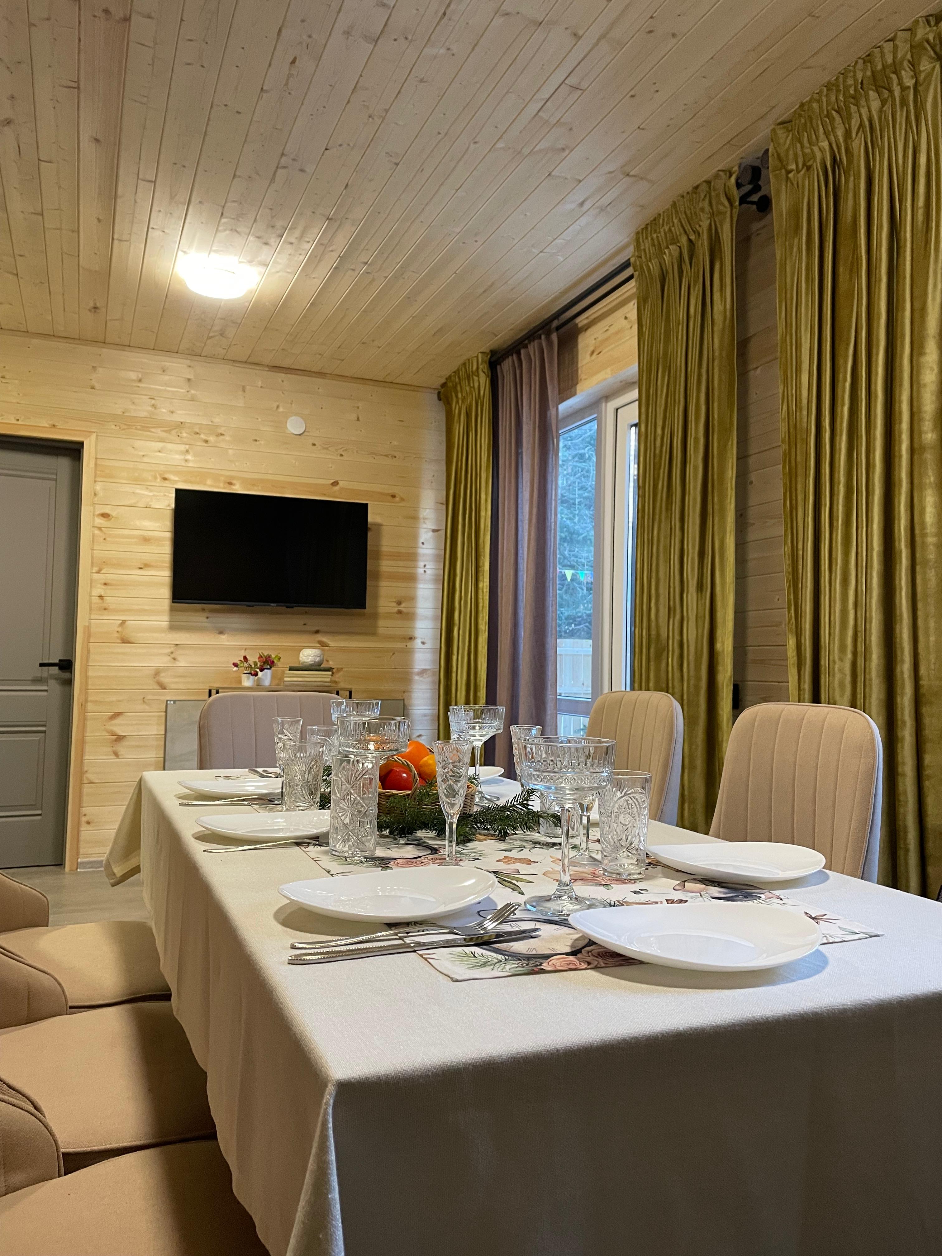 Коттедж с балконом