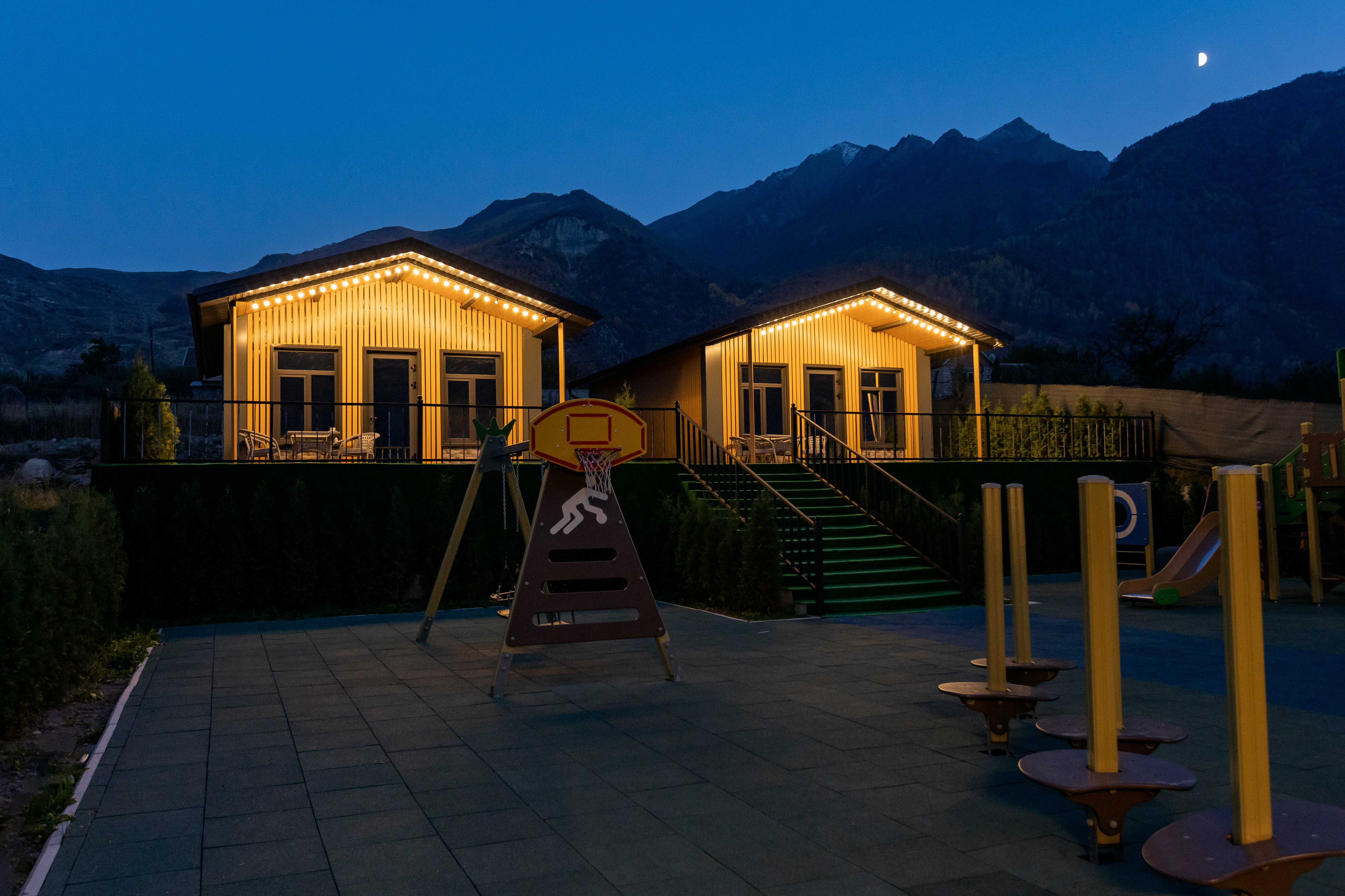 Семейный номер с видом на горы