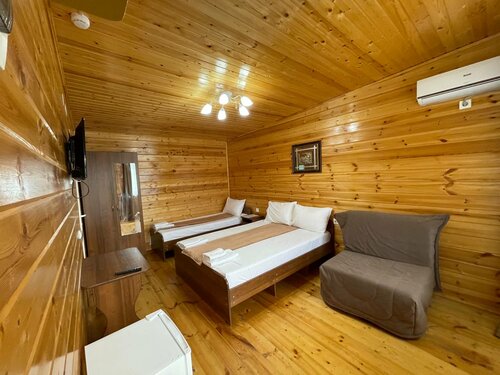 Улучшенный четырехместный номер в Лазурит