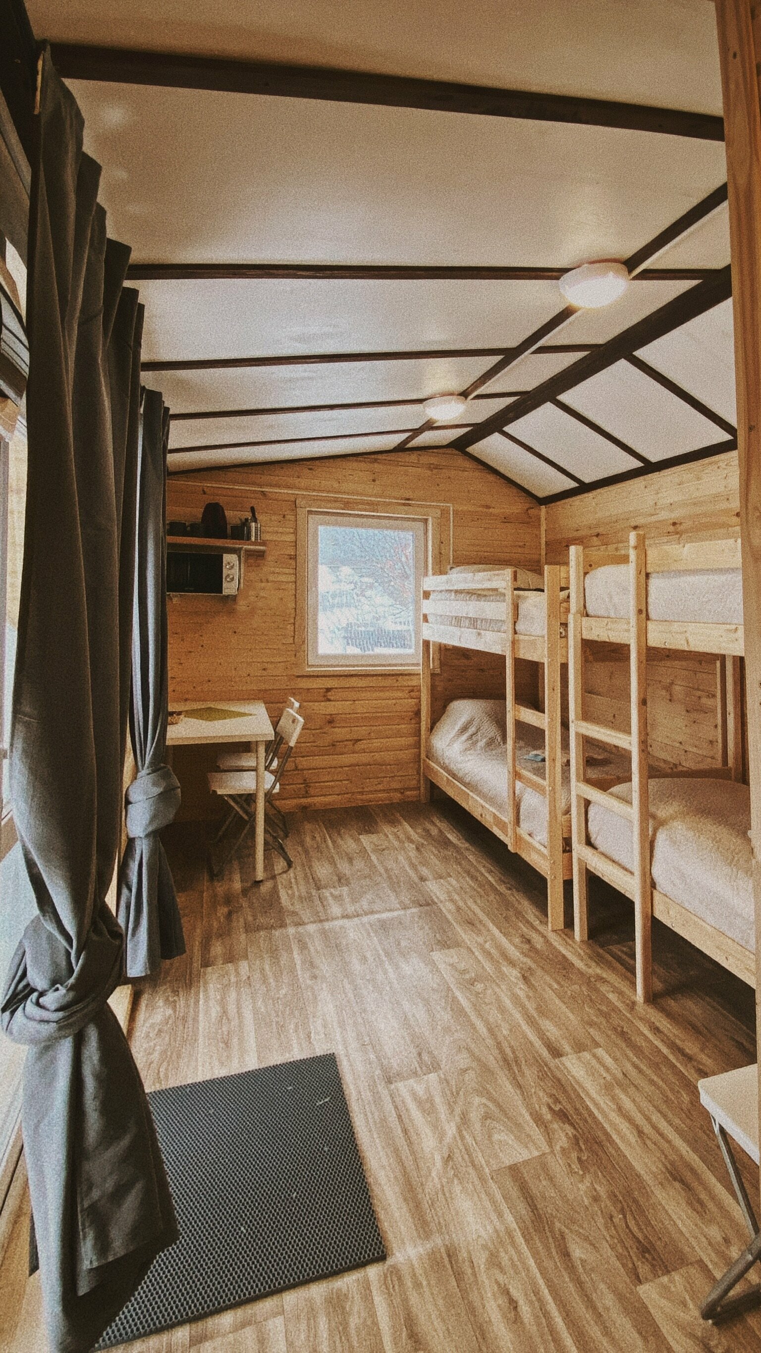 Четырехместный номер с душем