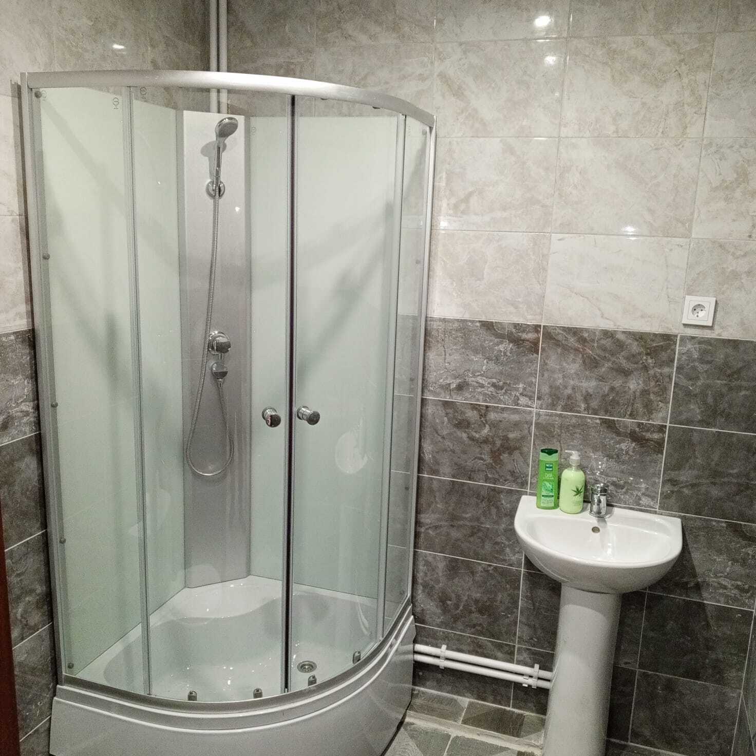 Cемейный номер с собственной ванной комнатой