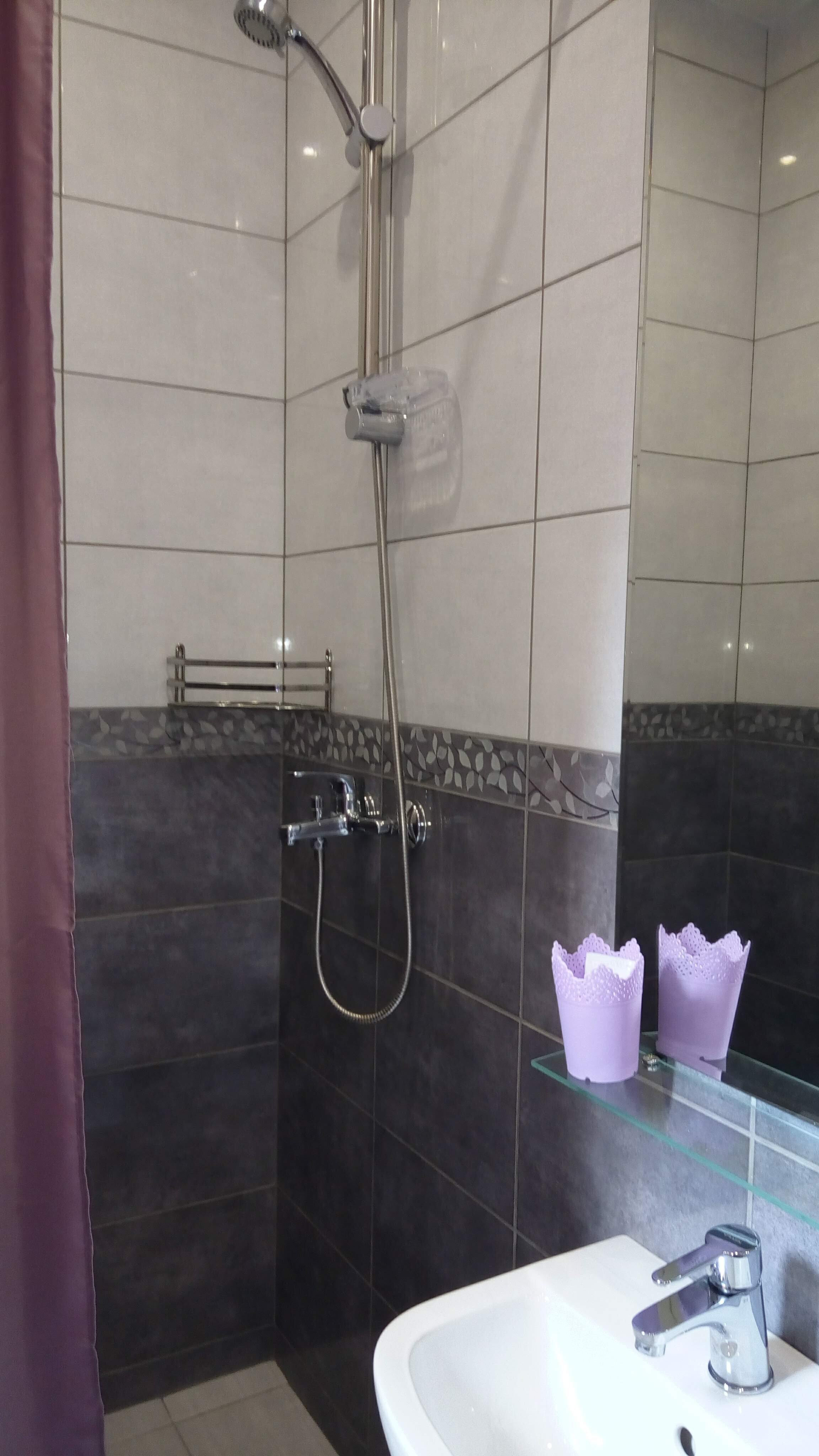 Небольшой двухместный номер с 2 отдельными кроватями