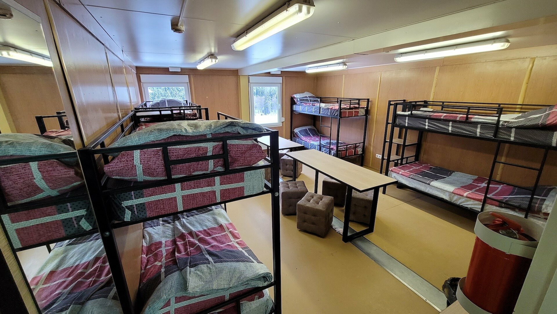 Семейный номер с общей ванной комнатой