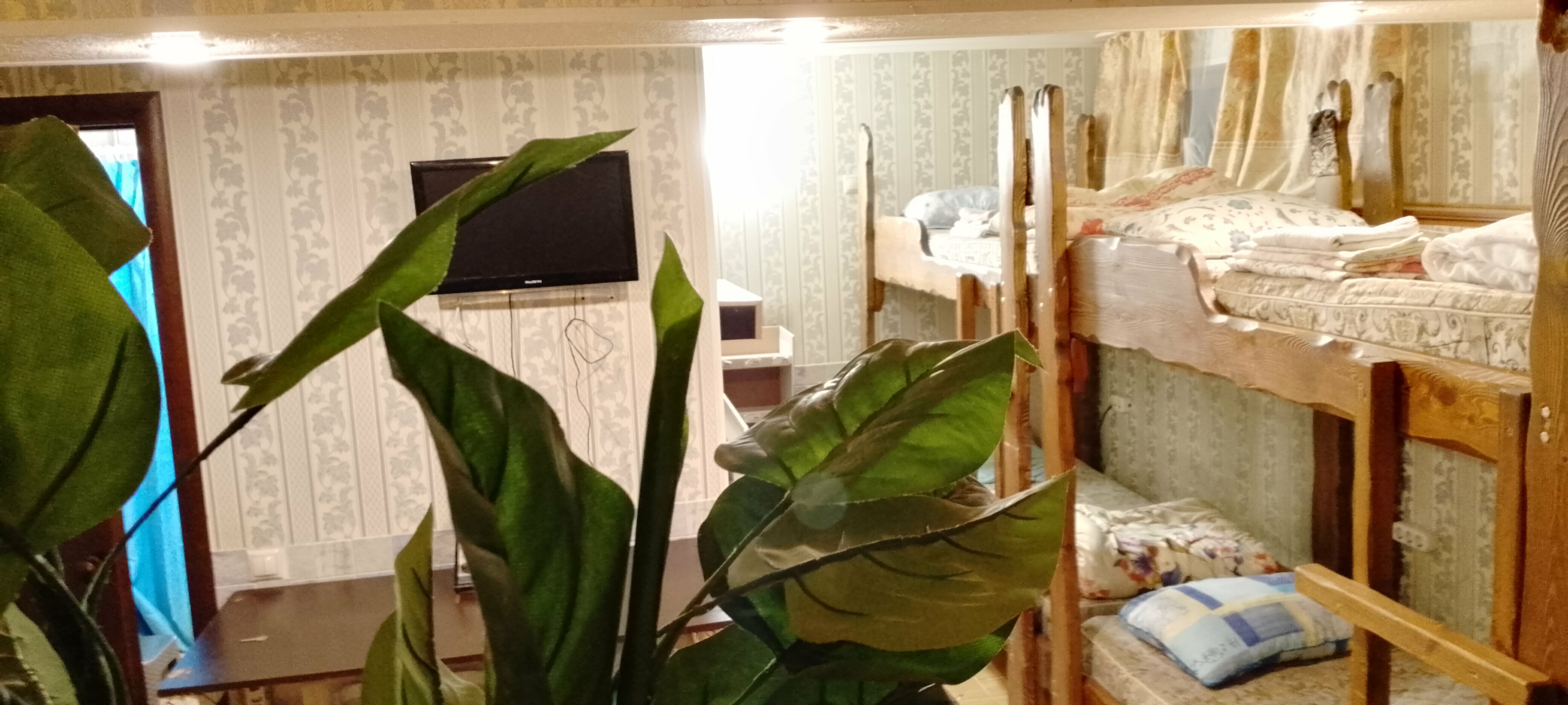 Кровать в общем 8-местном номере