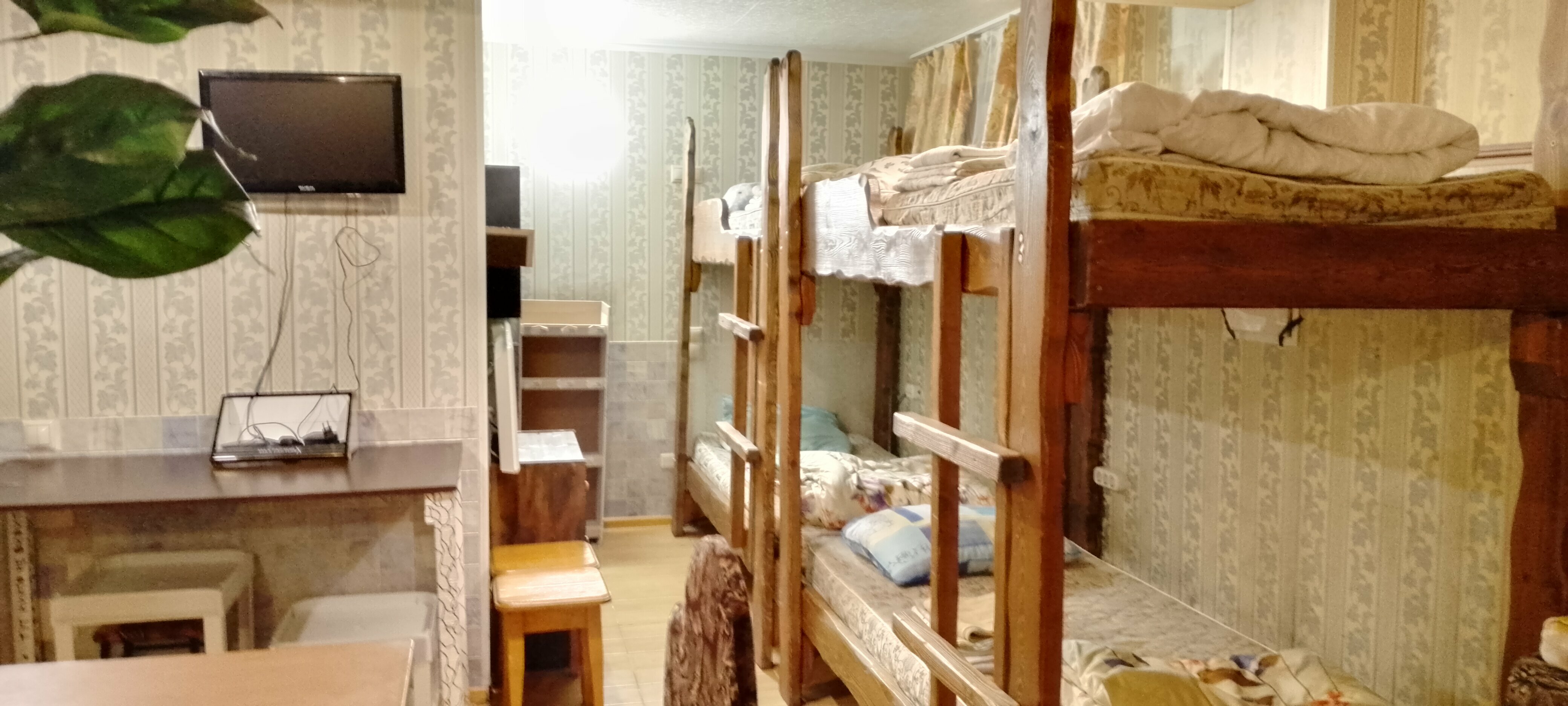 Кровать в общем 8-местном номере