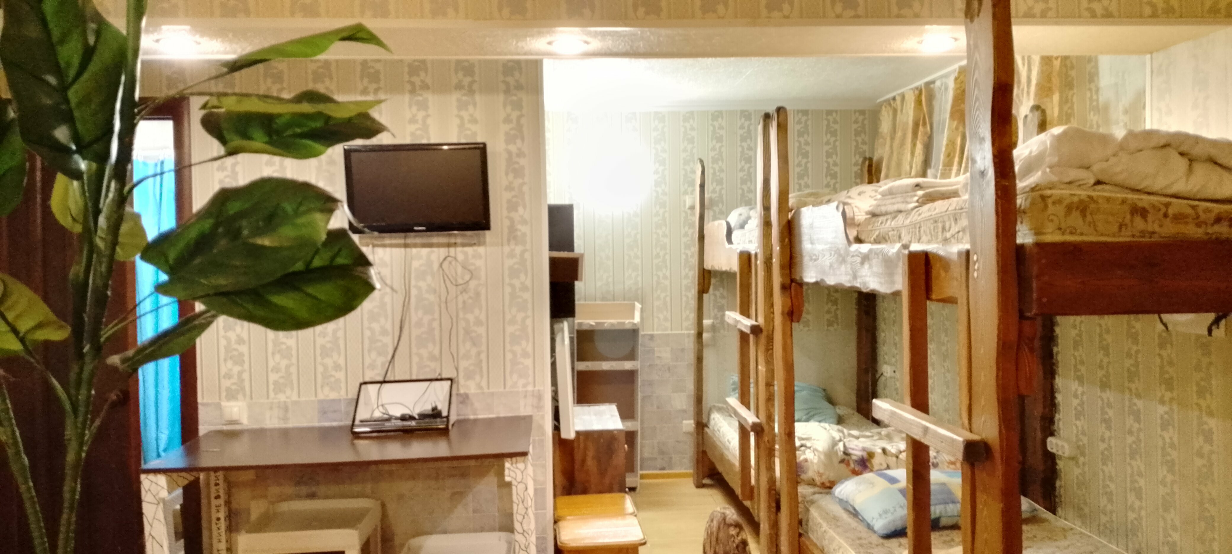 Кровать в общем 8-местном номере