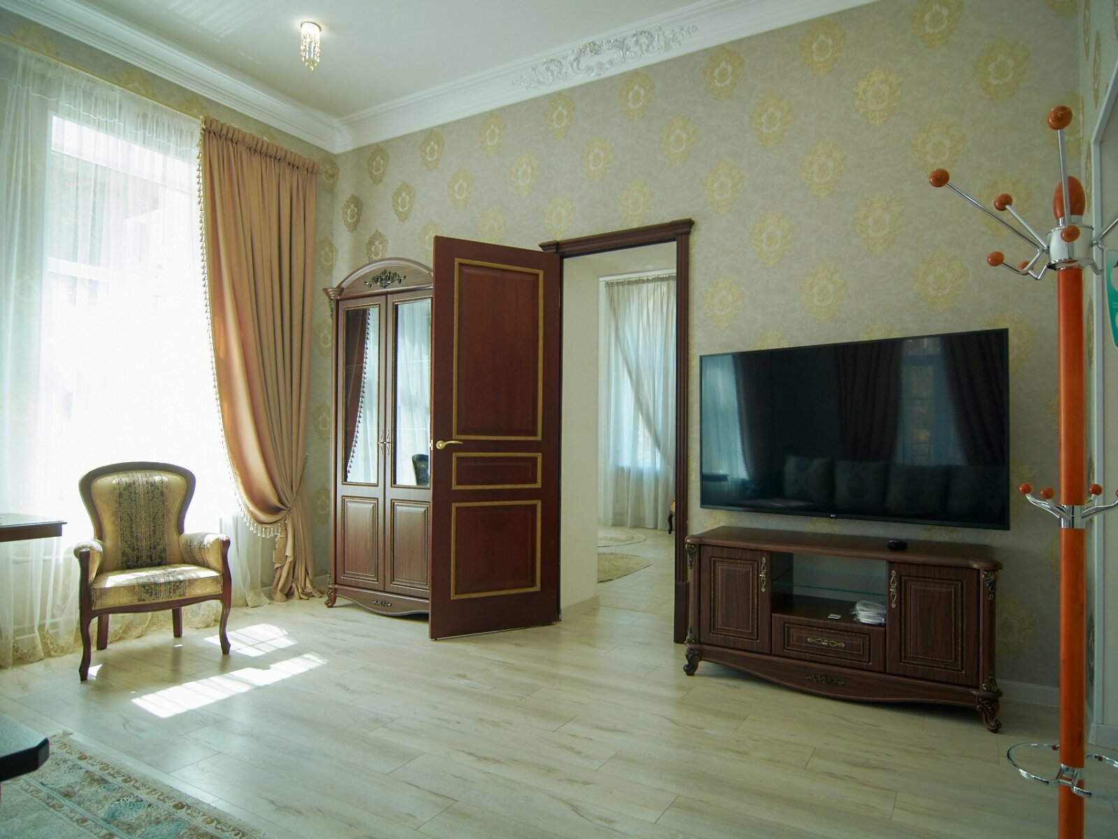 Семейный номер с видом на сад