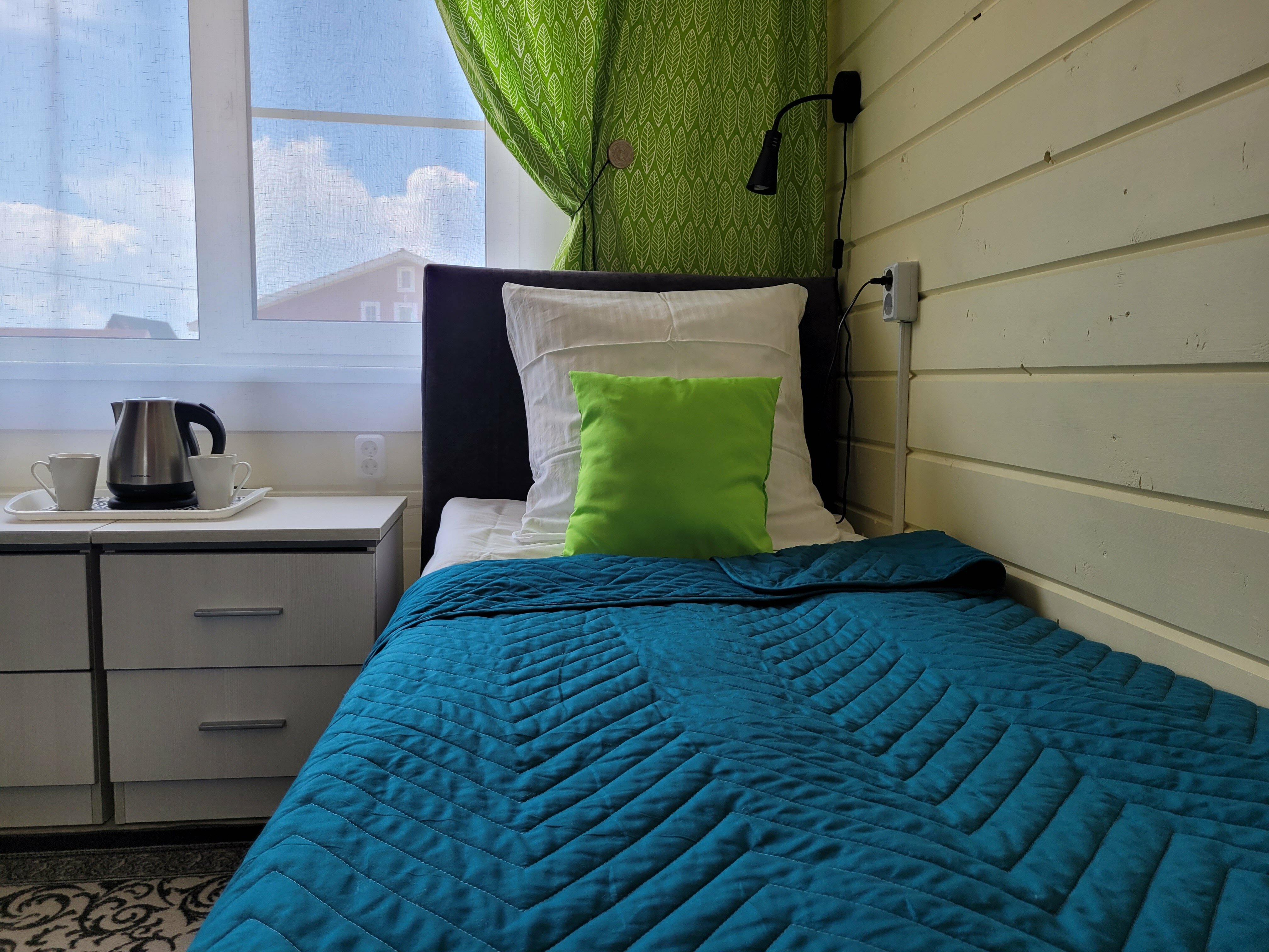 Двухместный номер с 2 отдельными кроватями и общей ванной комнатой