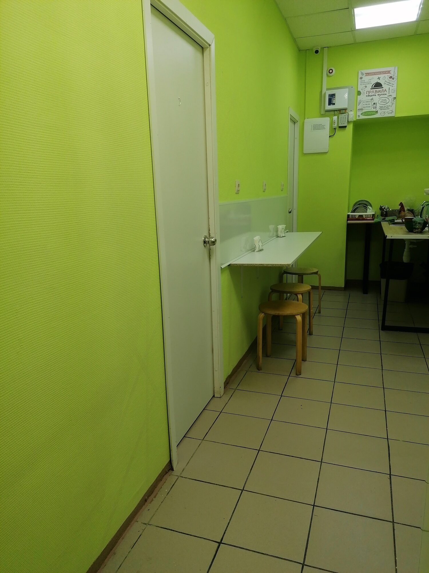 Общий номер для мужчин с 6 кроватями