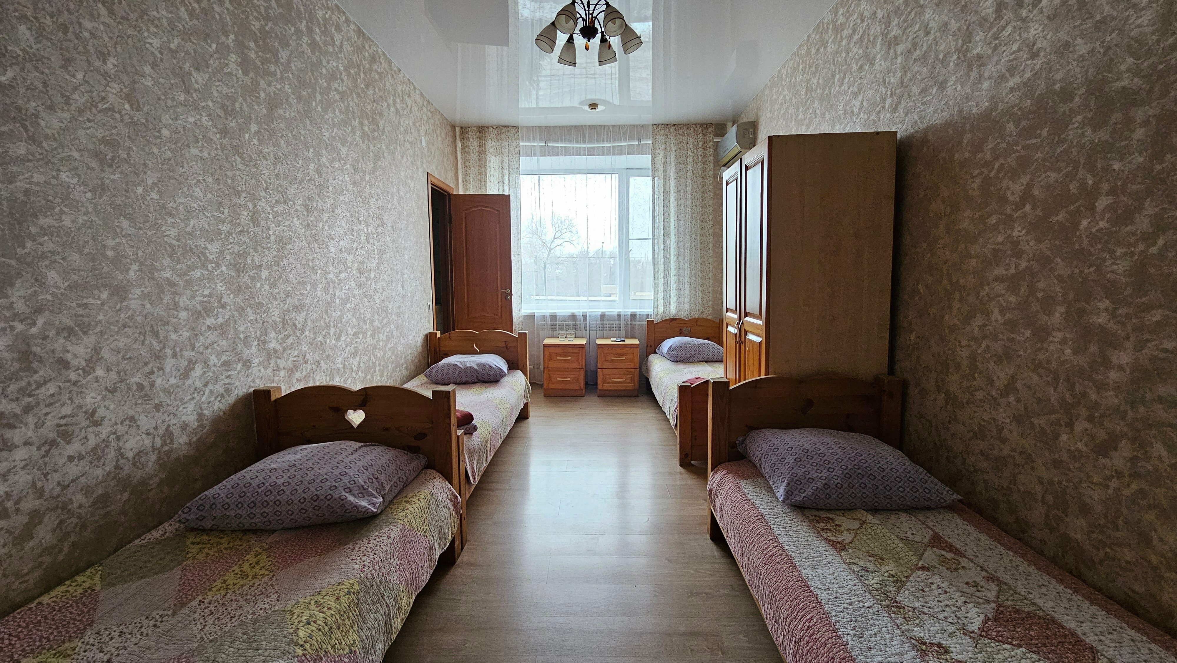 Четырехместный номер с ванной комнатой