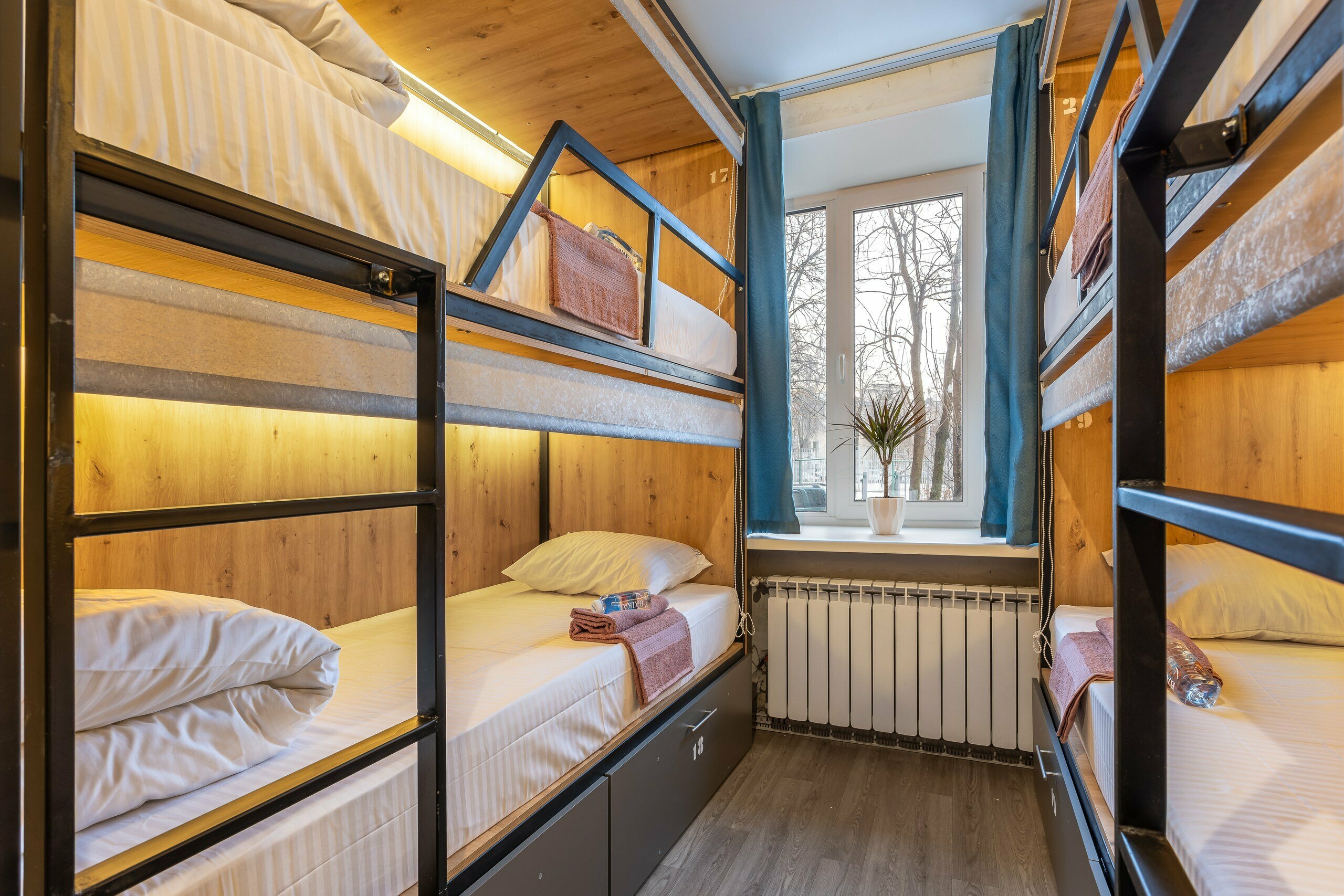 7. Кровать в общем 6-местном номере для мужчин