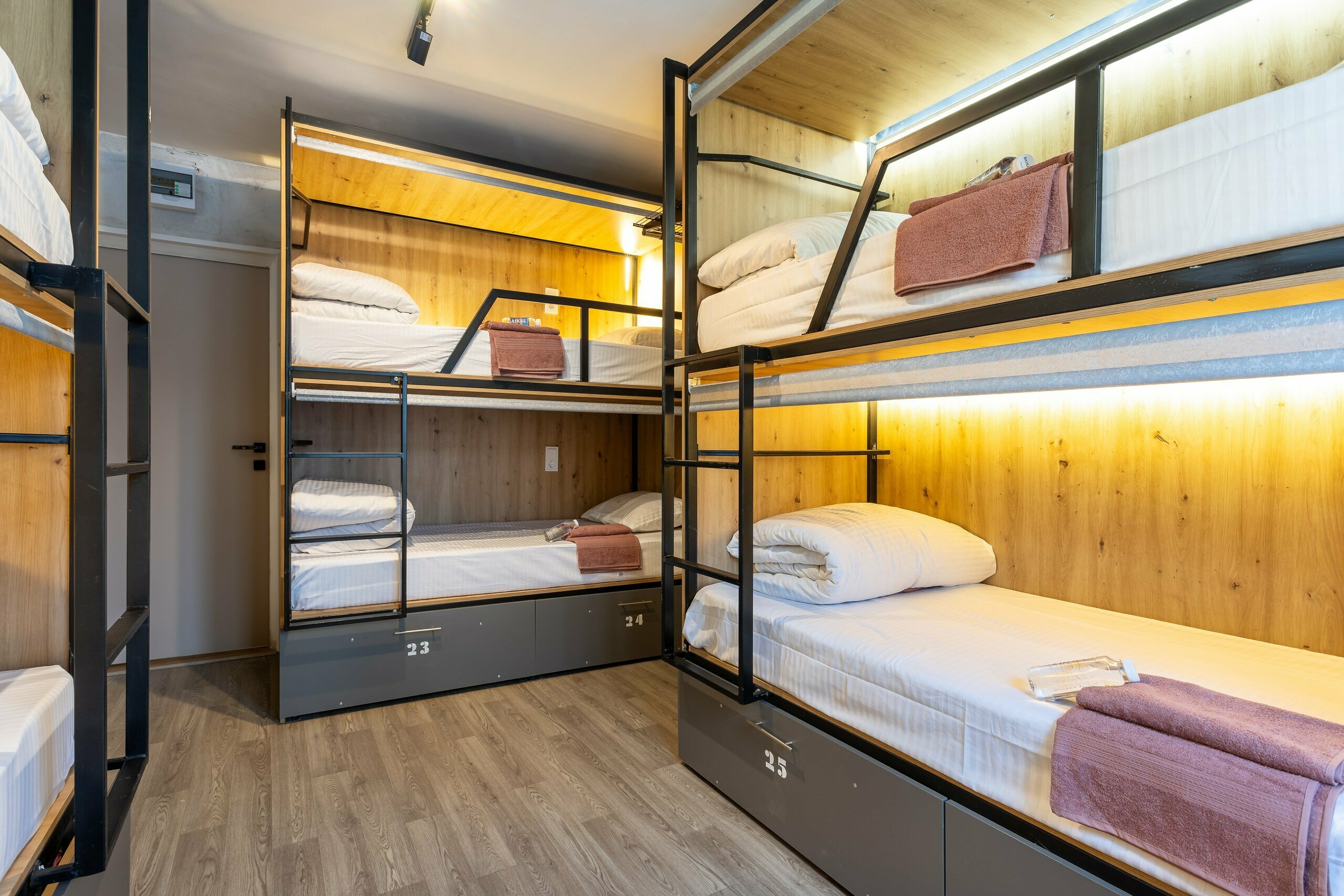 7. Кровать в общем 6-местном номере для мужчин