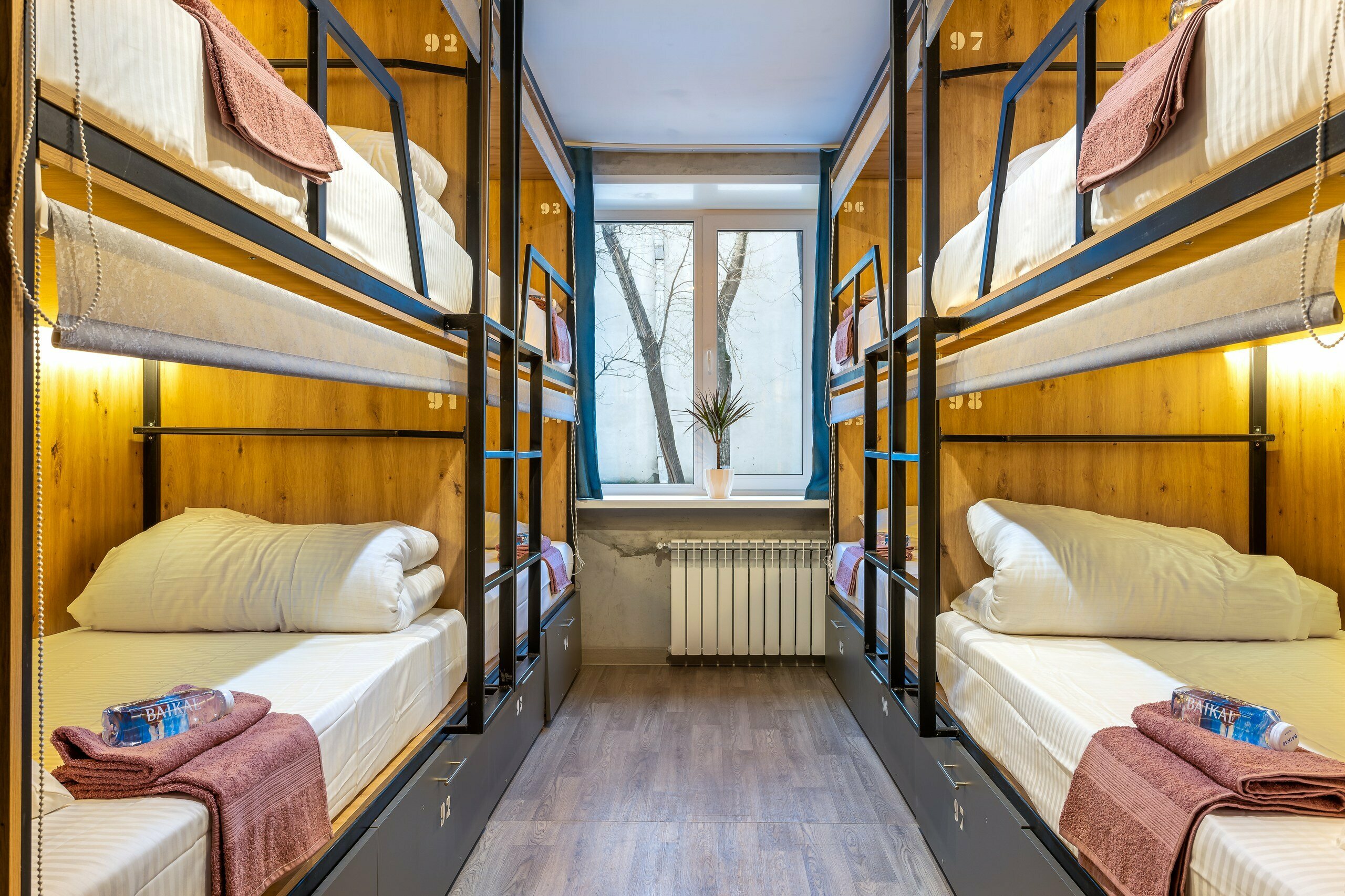 1. Кровать в общем 8-местном номере для мужчин