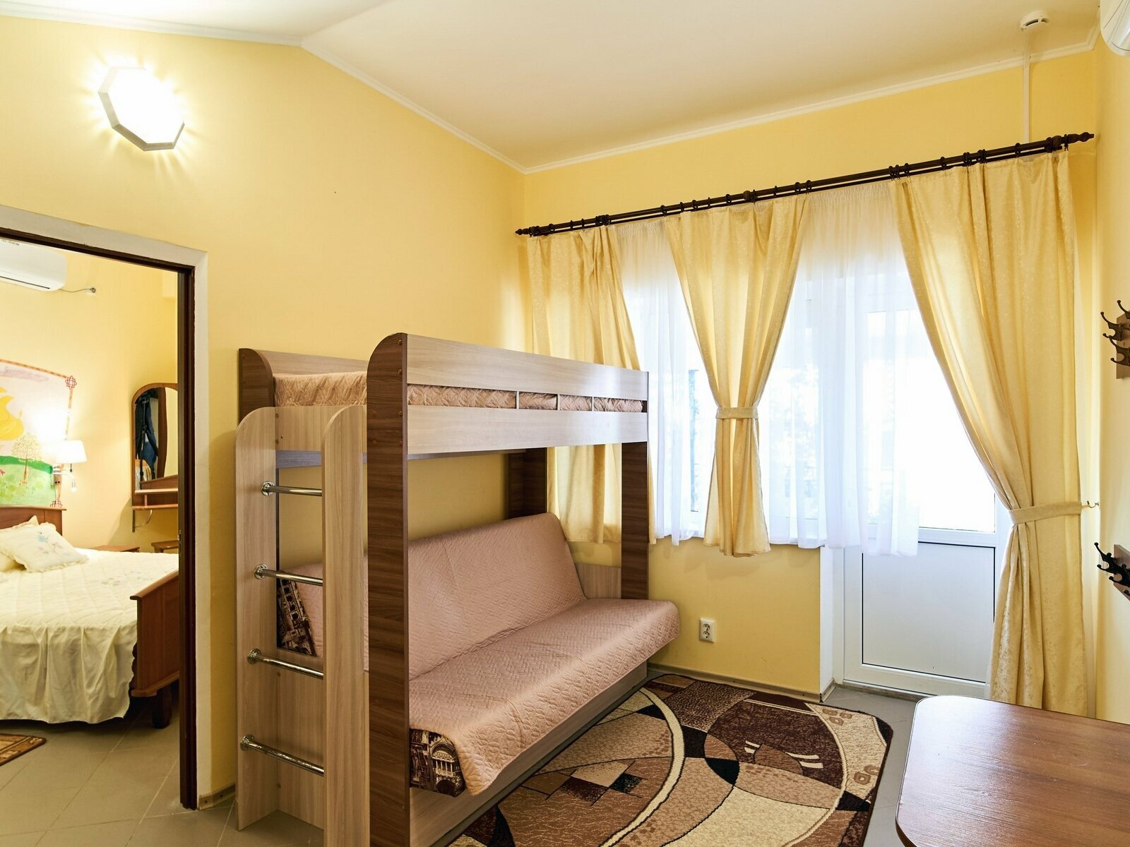 Семейный номер с террасой