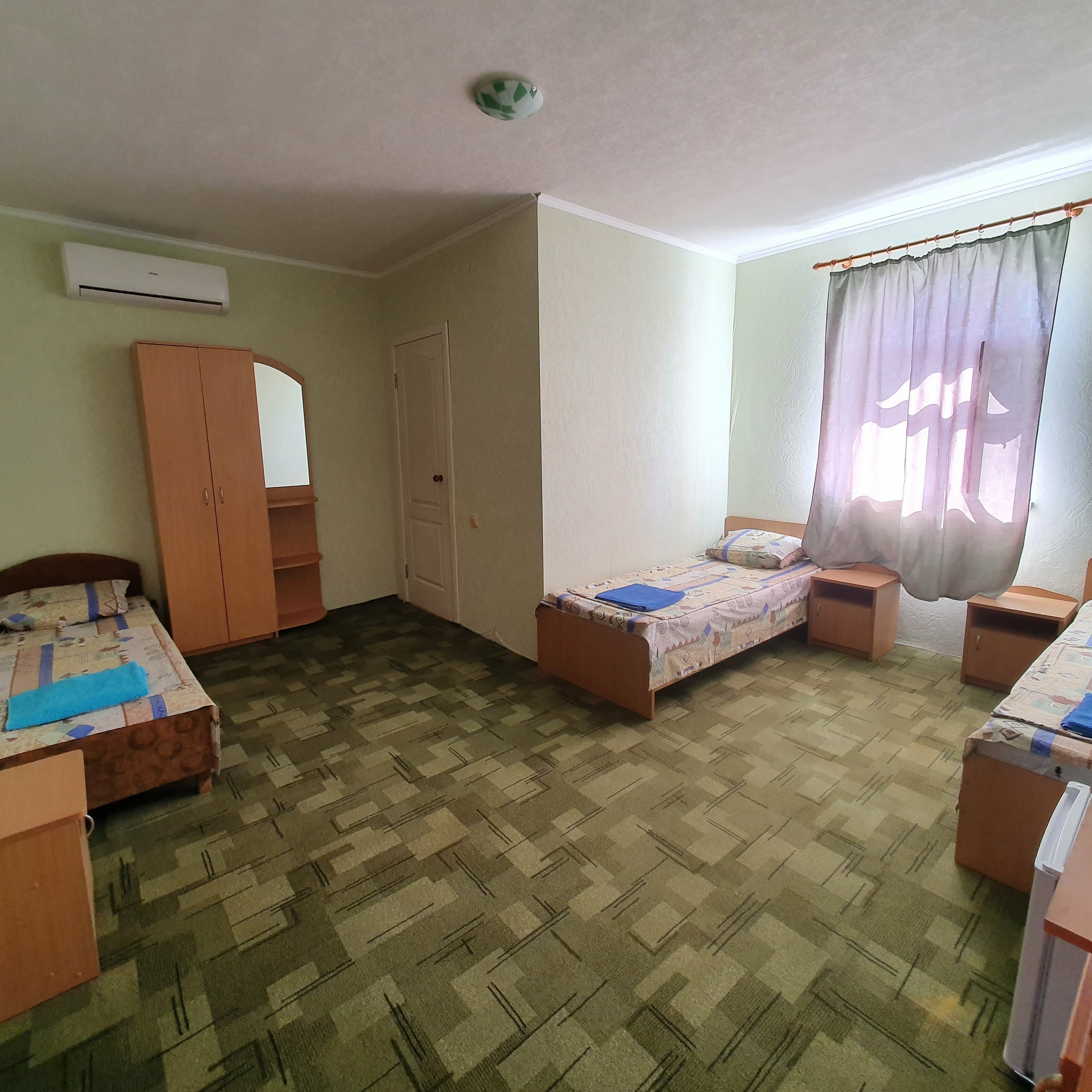 Трехместный номер с душем