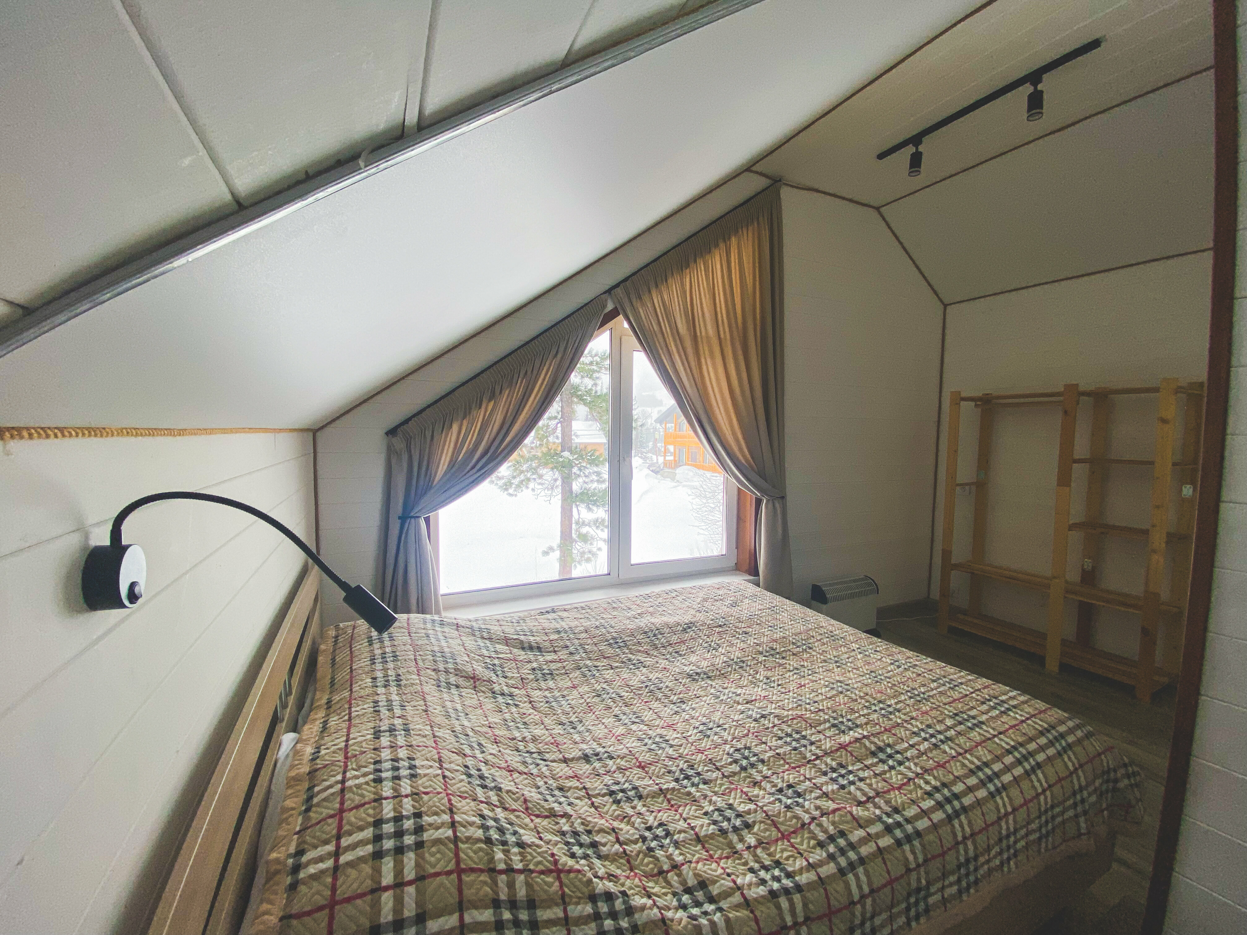 Семейный номер с видом на горы