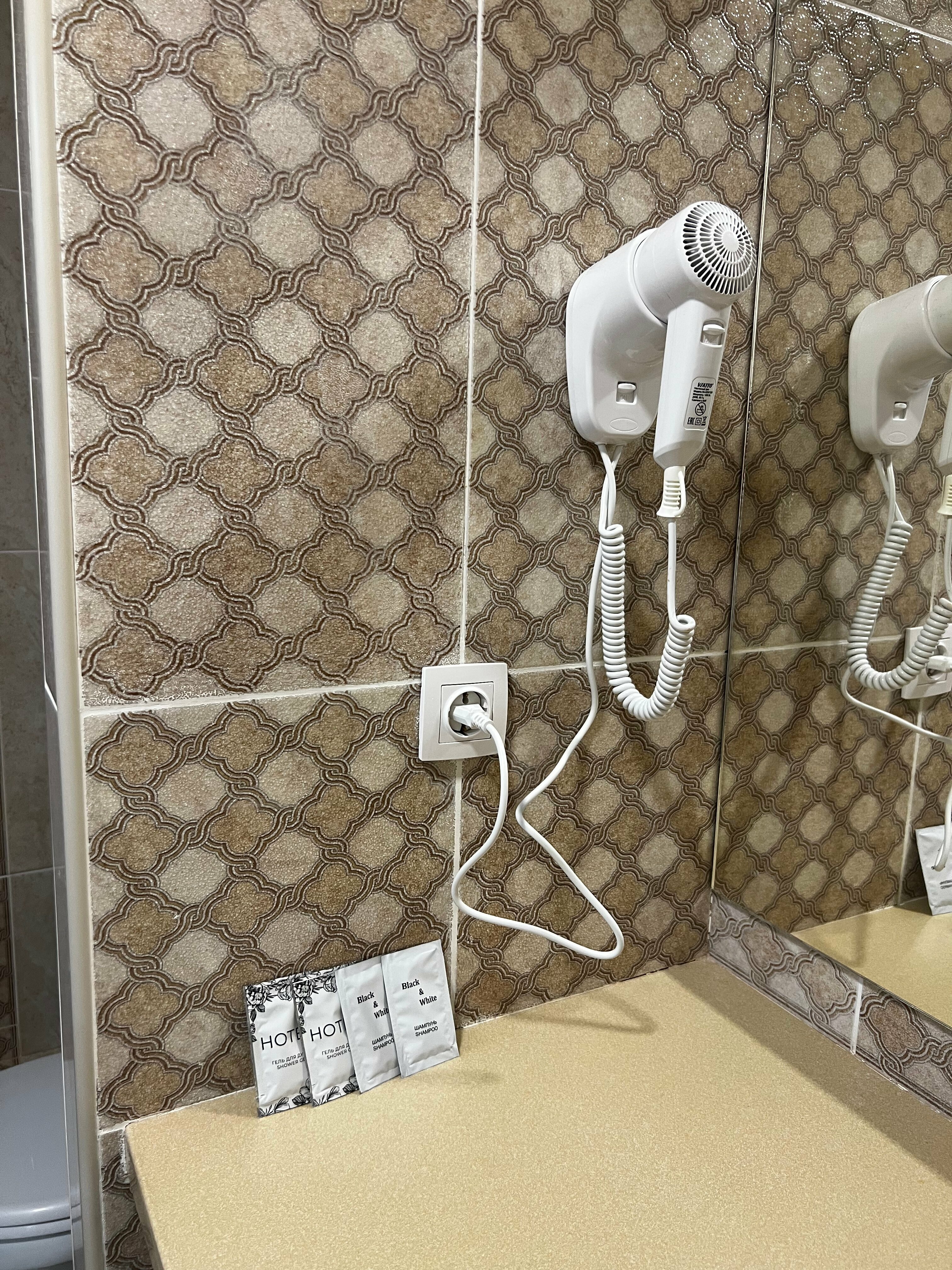 Трехместный номер «Комфорт» с душем