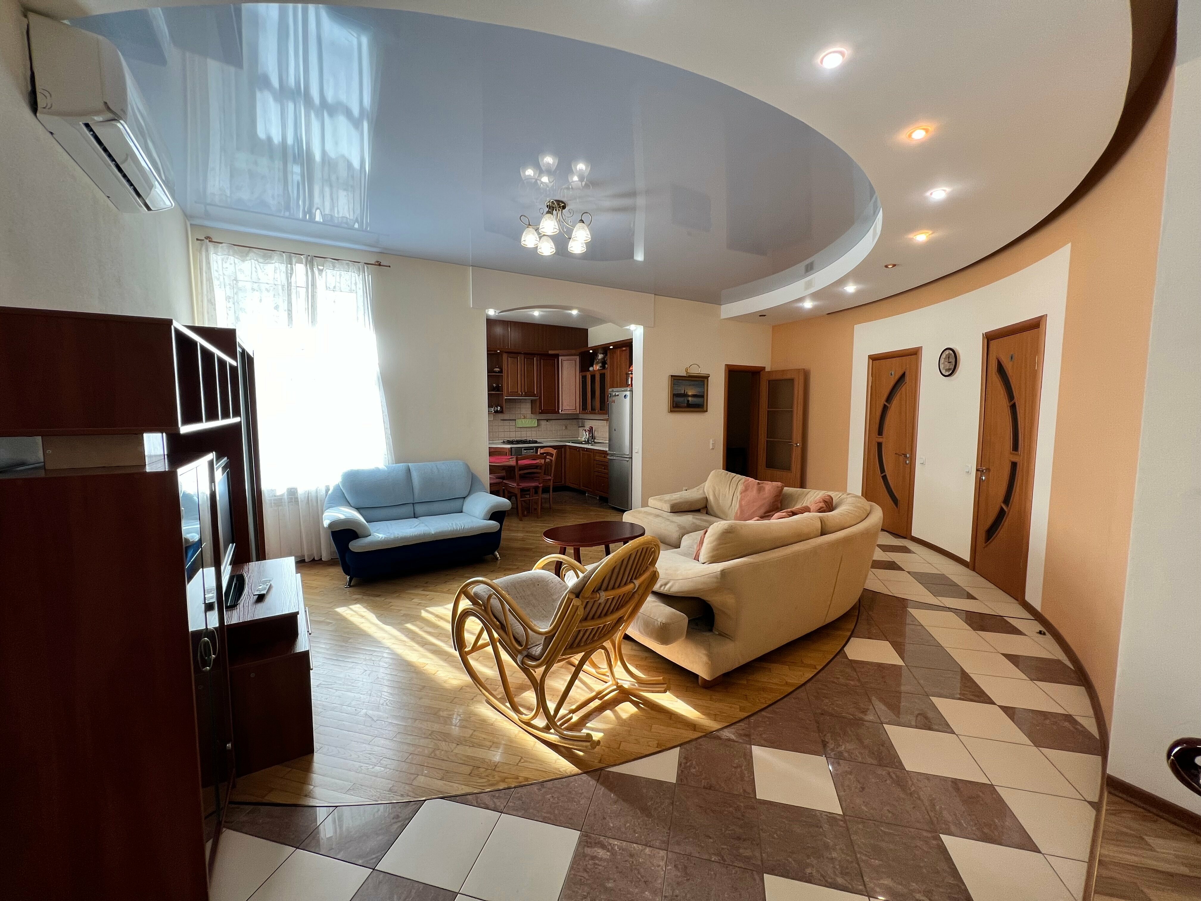 Трехкомнатные апартаменты с сауной и джакузи