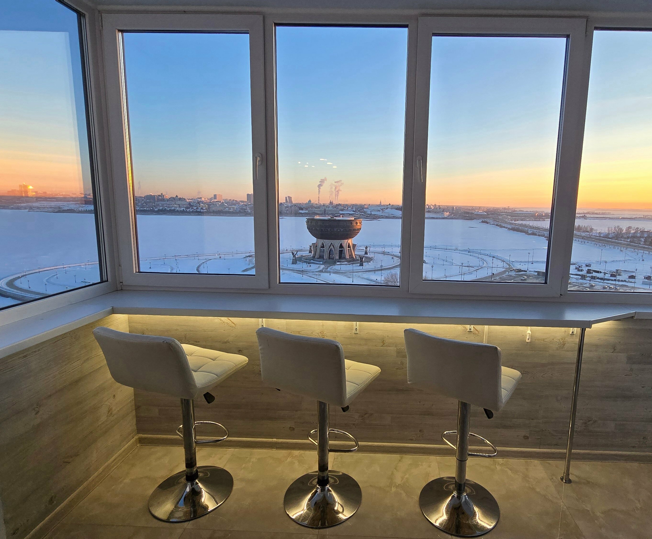 Апартаменты c 2 отдельными спальнями и прямым  видом на Чашу и Казанский Кремль (двухспальная кровать + две односпальные кровати + двухспальный диван)