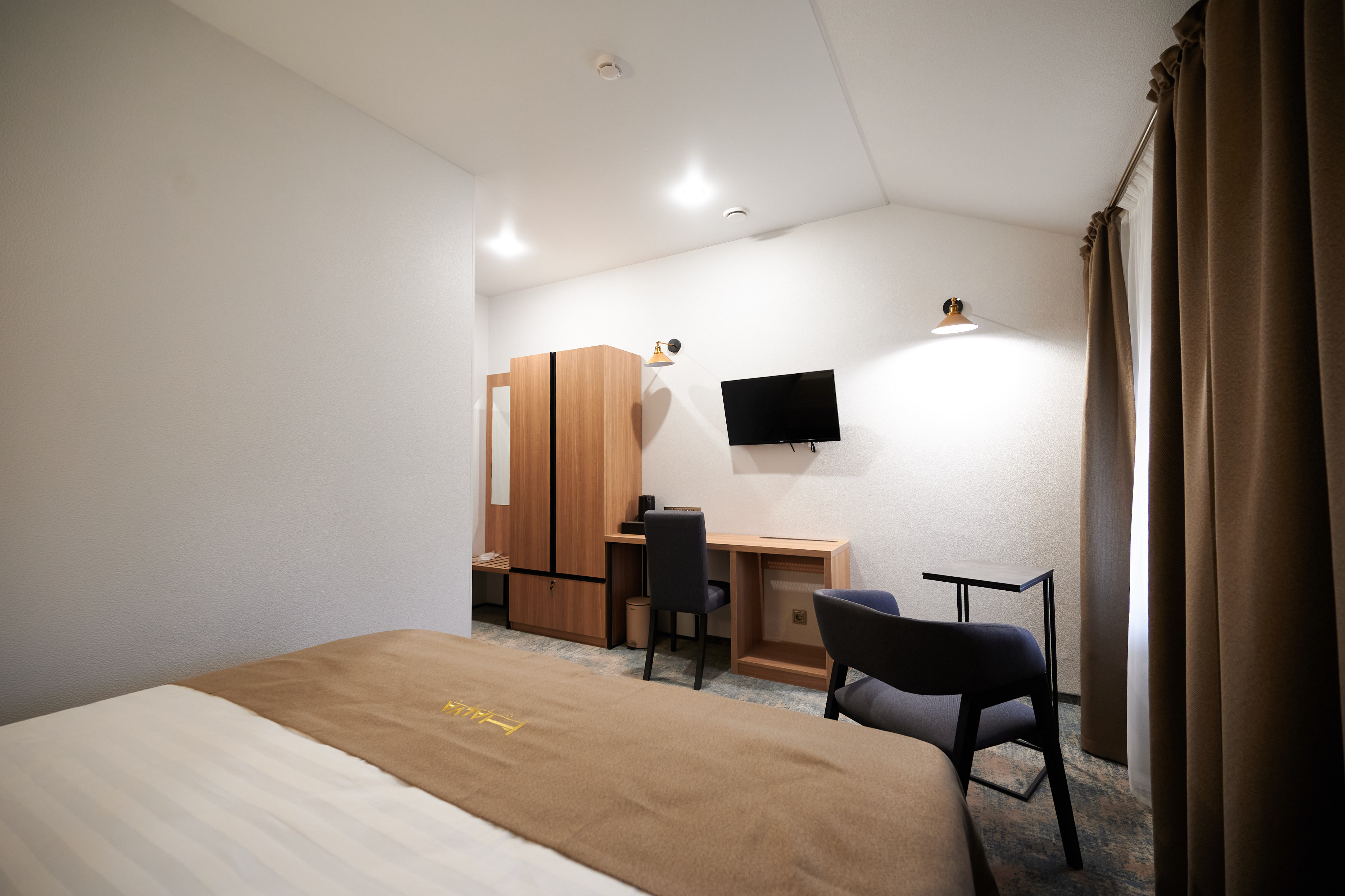 Трехместный номер с собственной ванной комнатой