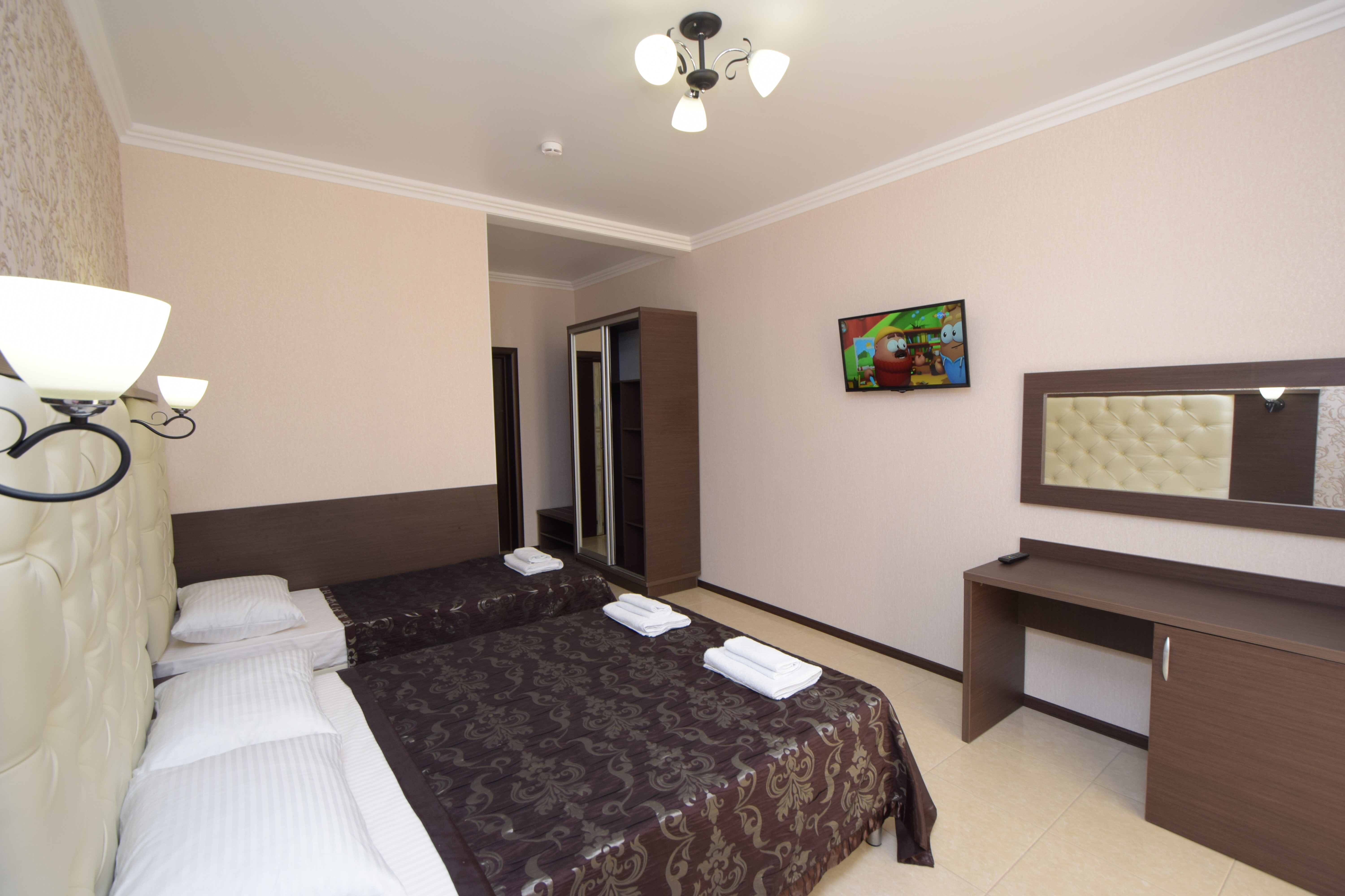 Трехместный номер с балконом