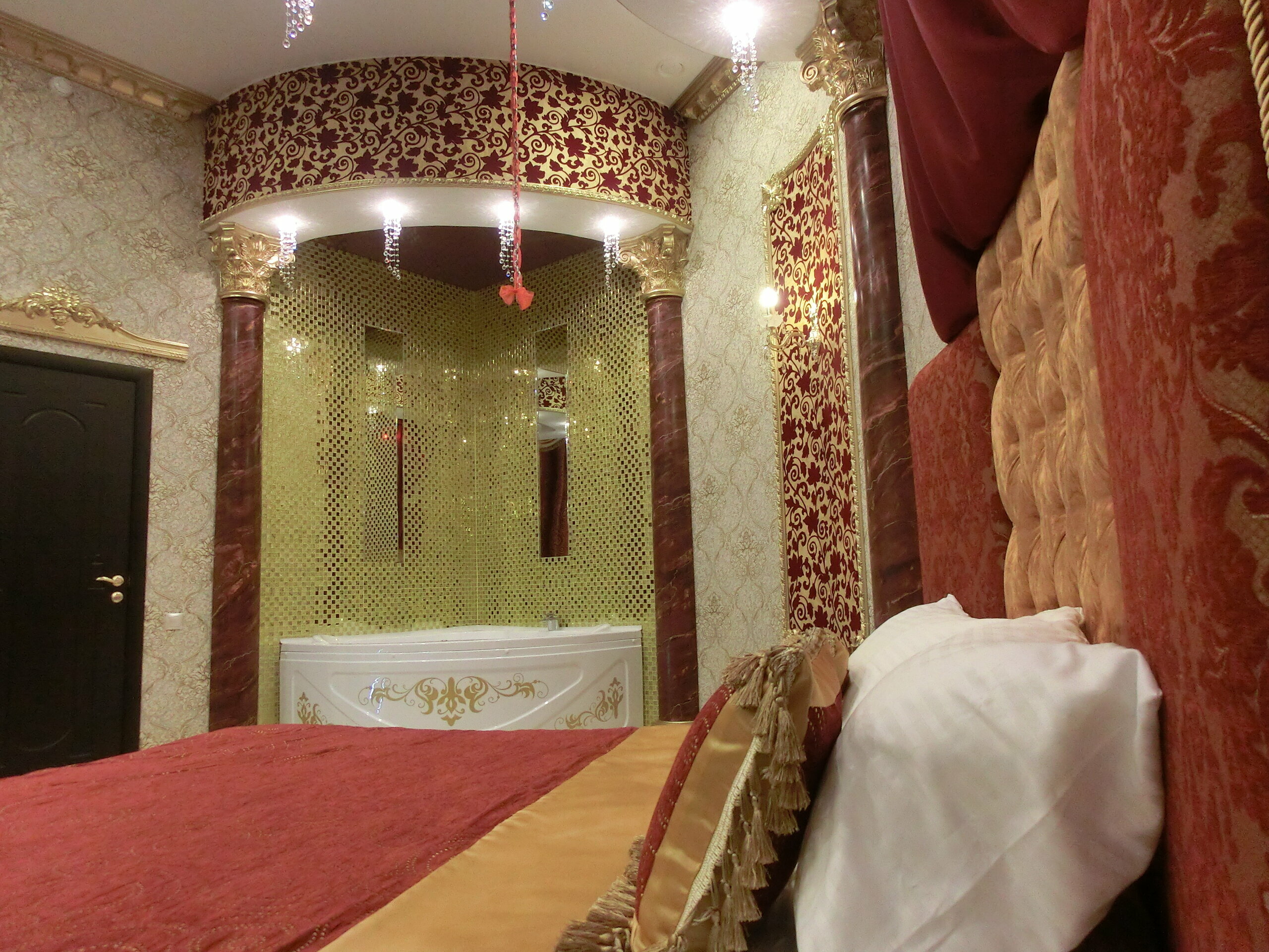 Люкс с кроватью размера "queen-size" и гидромассажной ванной