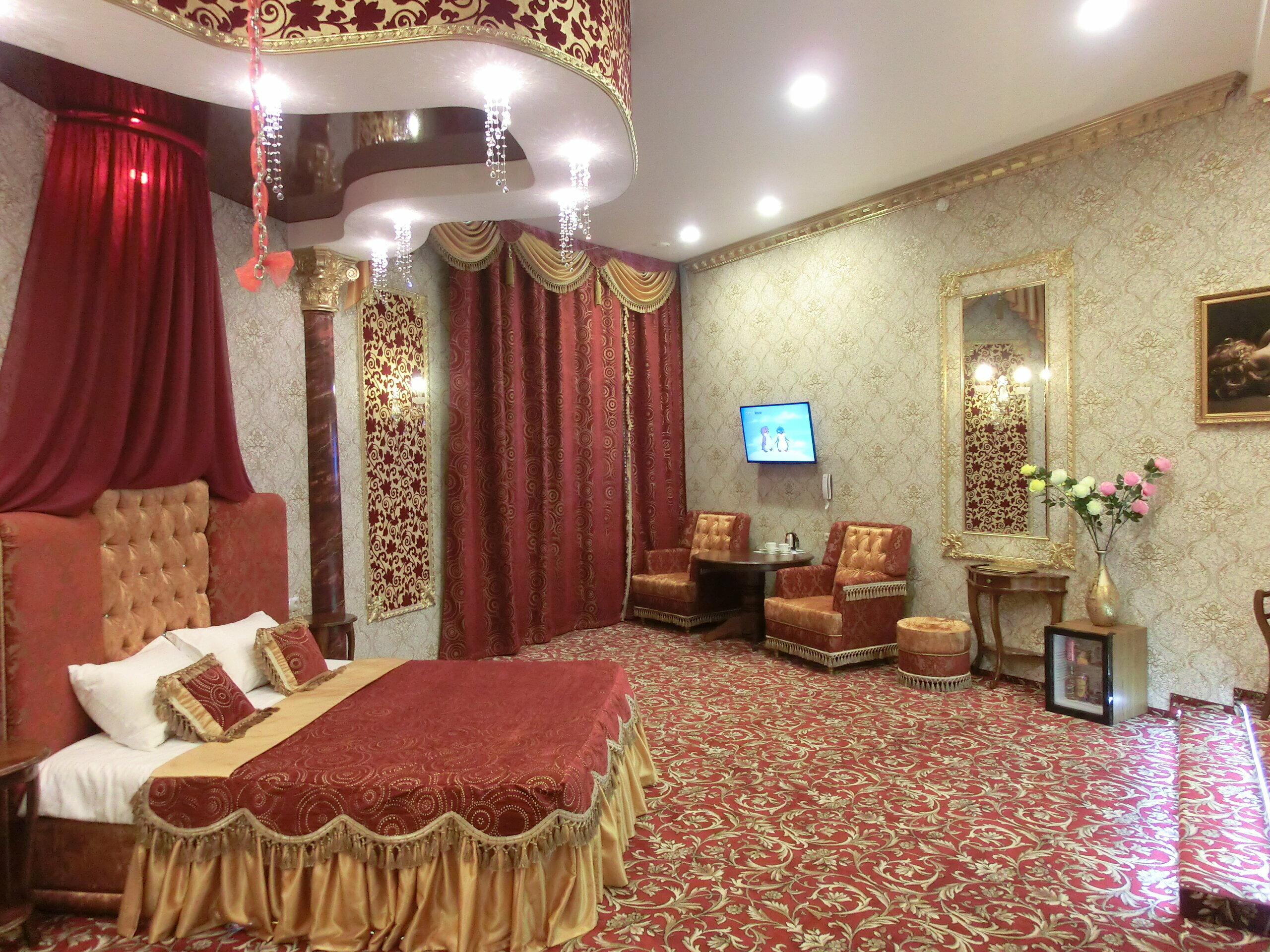 Люкс с кроватью размера "queen-size" и гидромассажной ванной